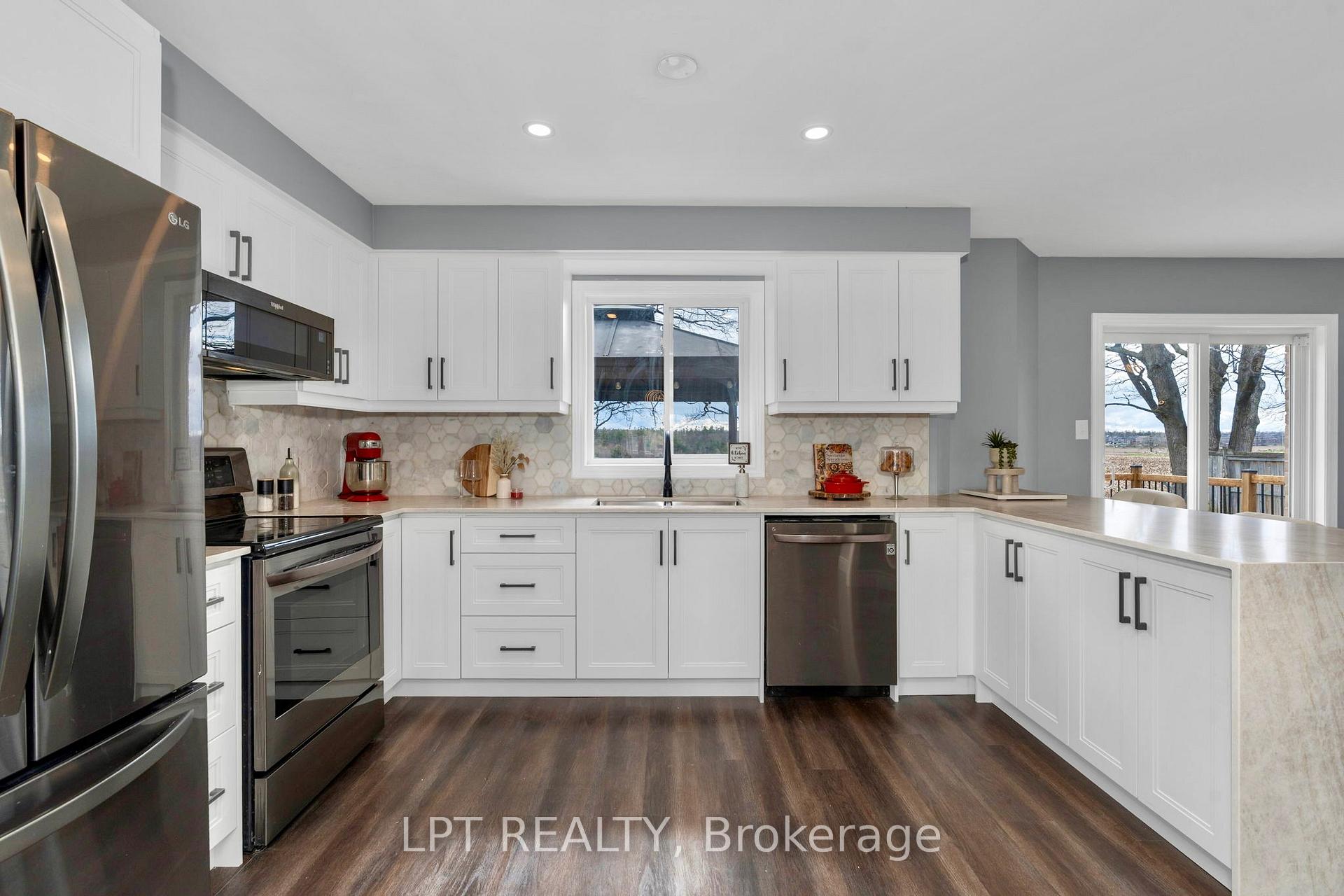 Photo 12 of 47 Northview Crescent, Barrie, Northwest — HOMEH