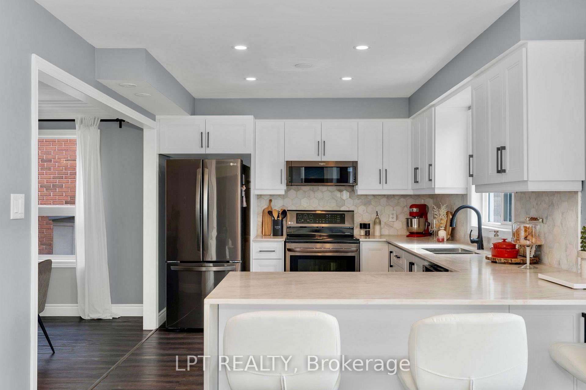 Photo 13 of 47 Northview Crescent, Barrie, Northwest — HOMEH