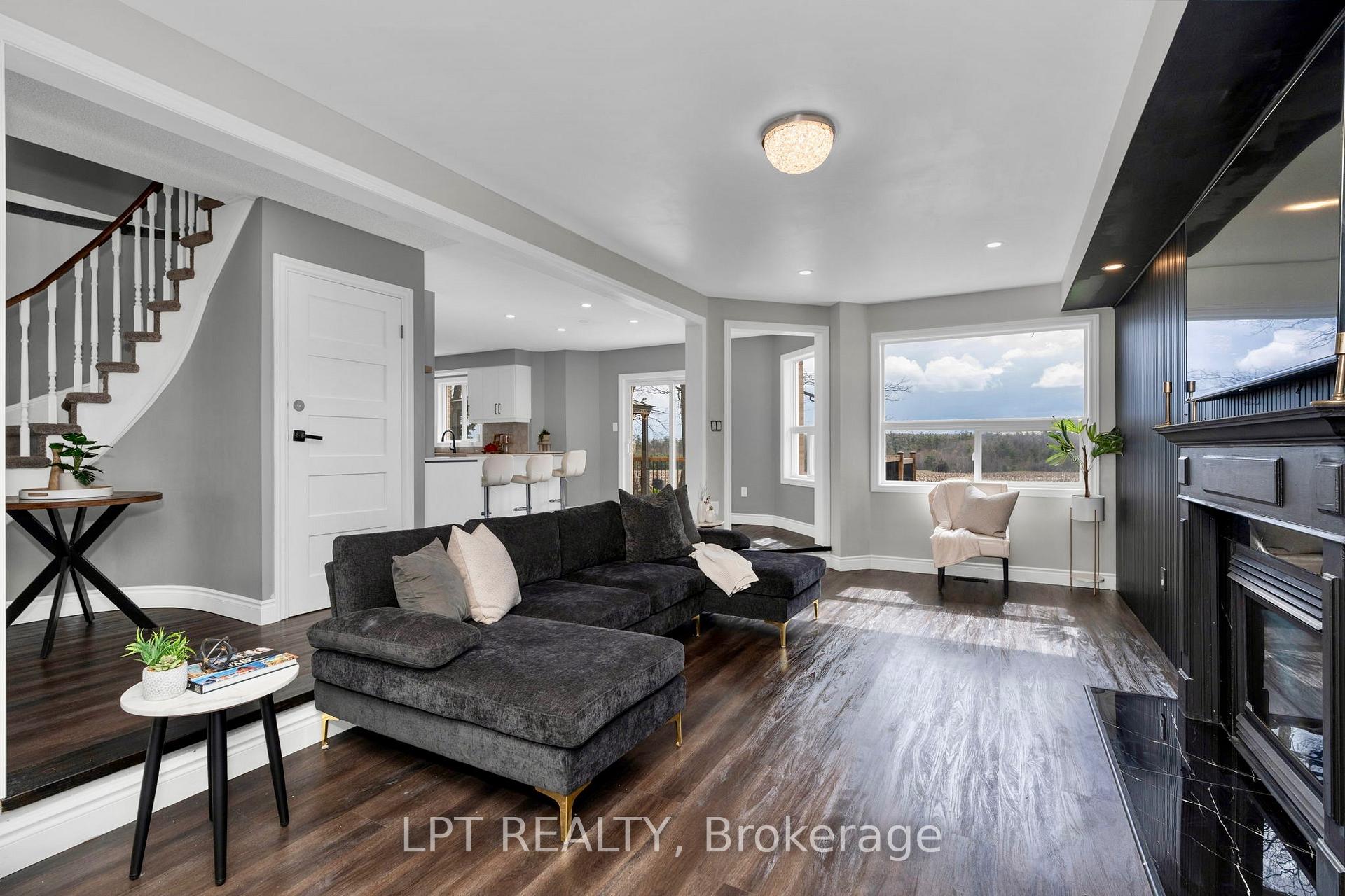 Photo 15 of 47 Northview Crescent, Barrie, Northwest — HOMEH