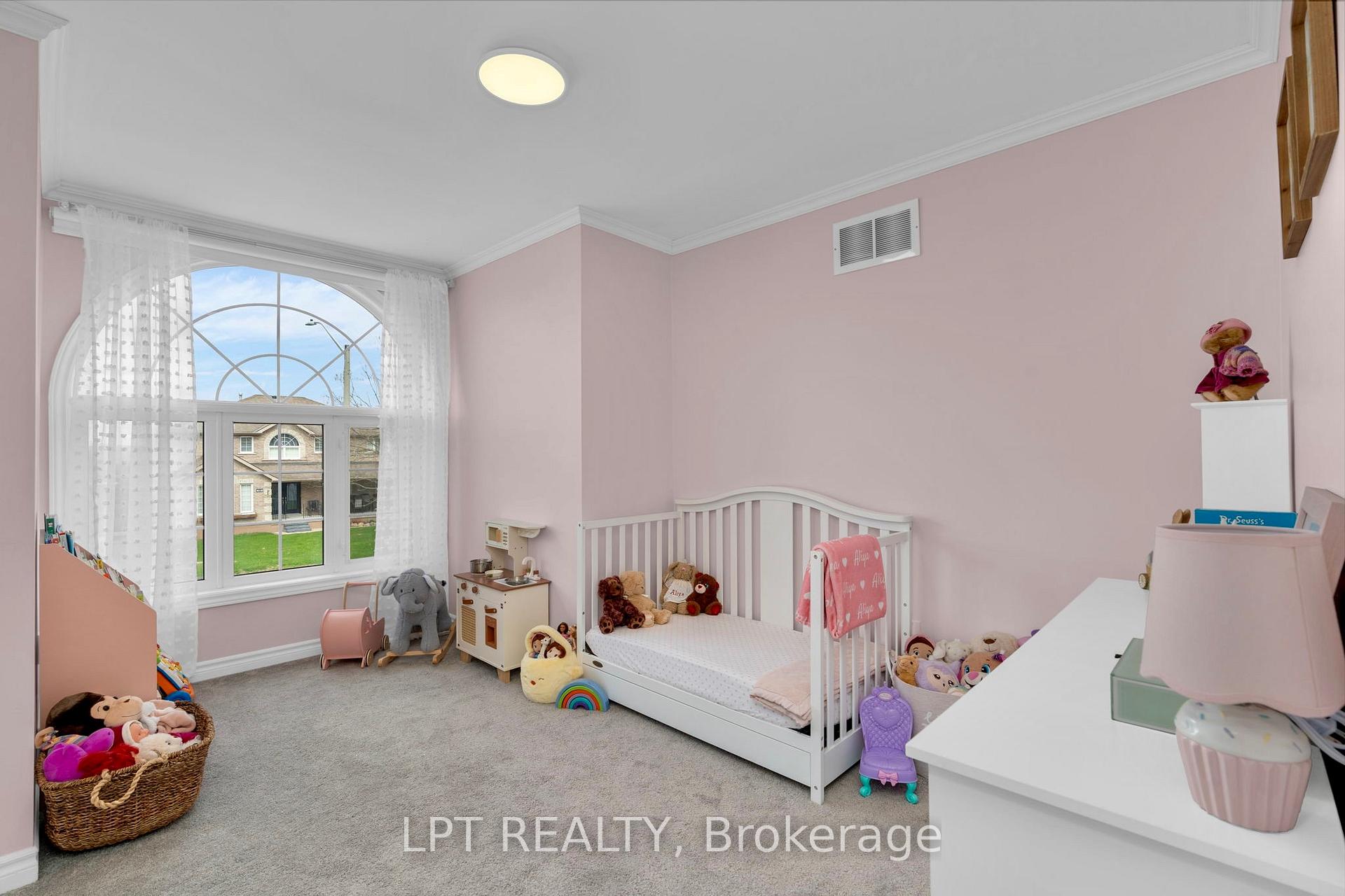 Photo 24 of 47 Northview Crescent, Barrie, Northwest — HOMEH
