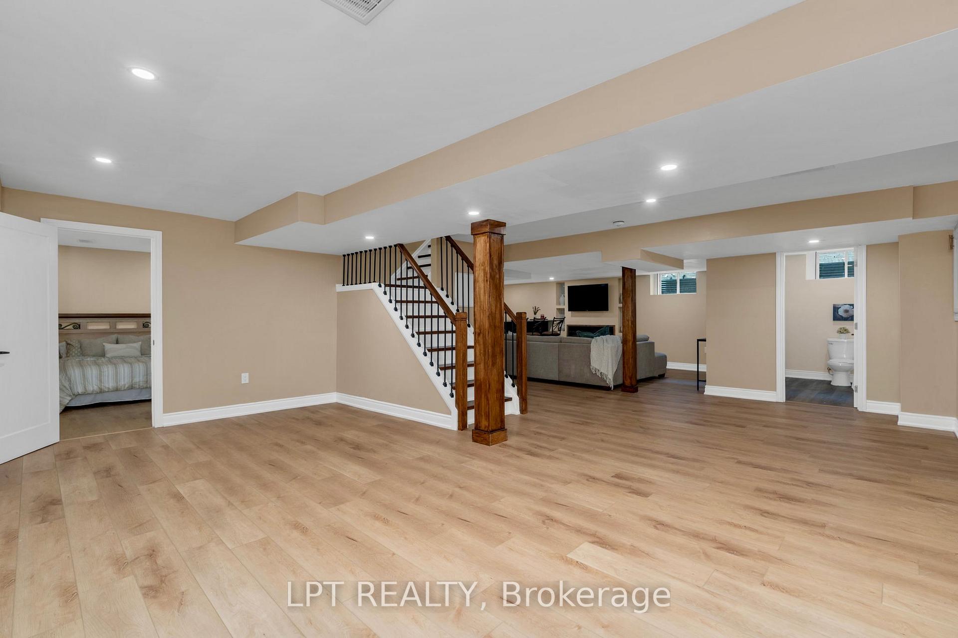 Photo 26 of 47 Northview Crescent, Barrie, Northwest — HOMEH