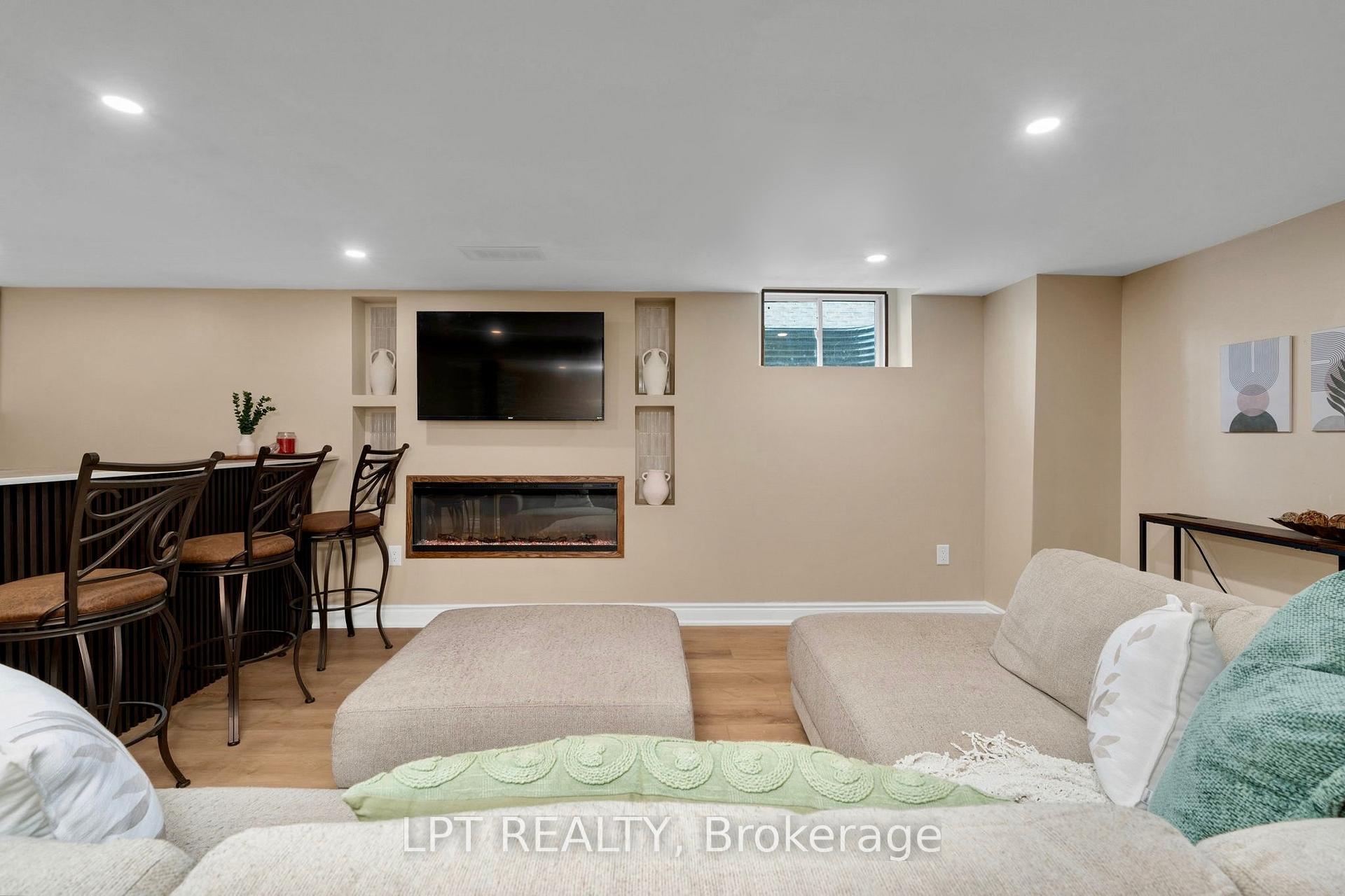 Photo 29 of 47 Northview Crescent, Barrie, Northwest — HOMEH