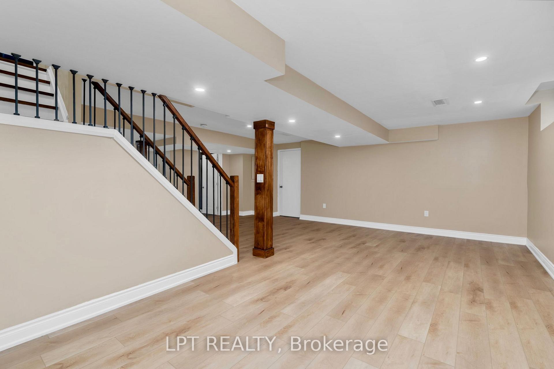 Photo 33 of 47 Northview Crescent, Barrie, Northwest — HOMEH