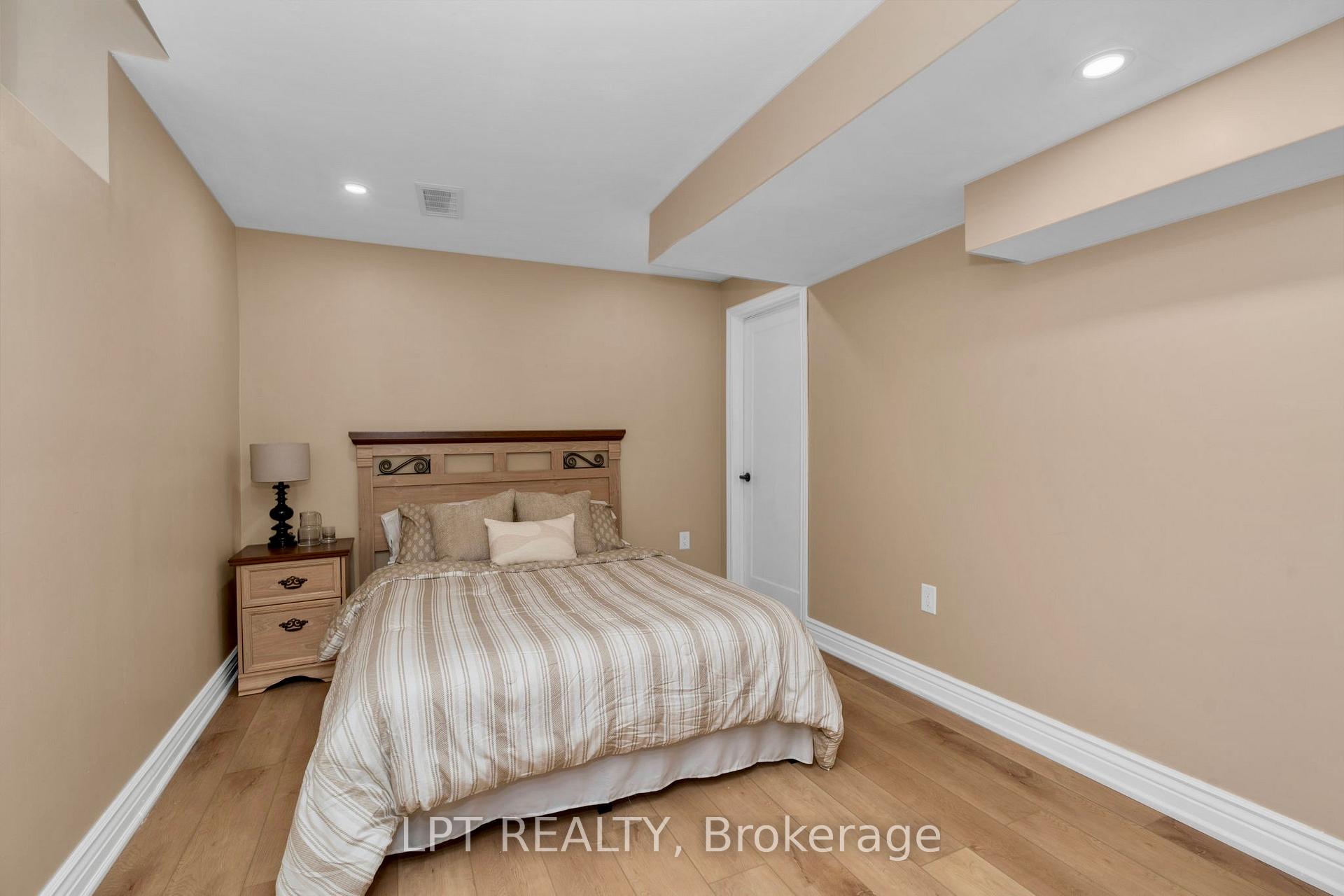 Photo 34 of 47 Northview Crescent, Barrie, Northwest — HOMEH