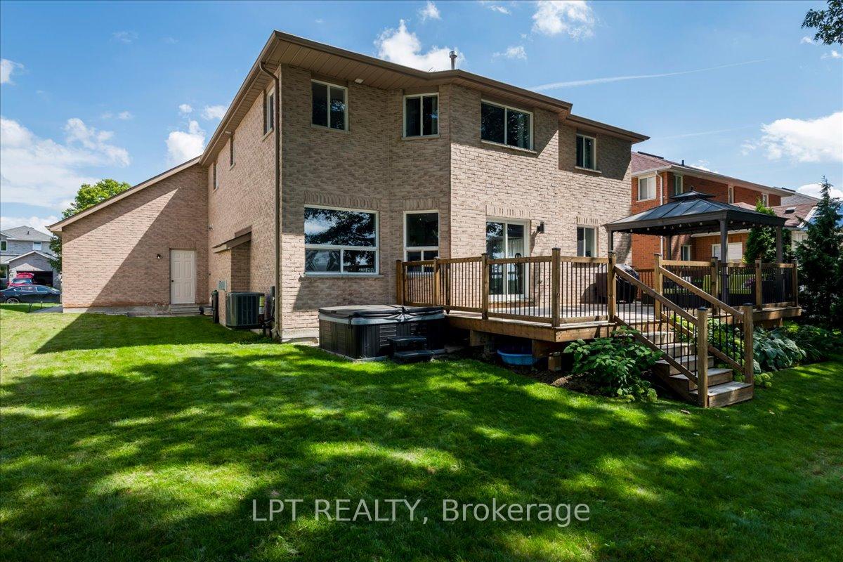 Photo 40 of 47 Northview Crescent, Barrie, Northwest — HOMEH