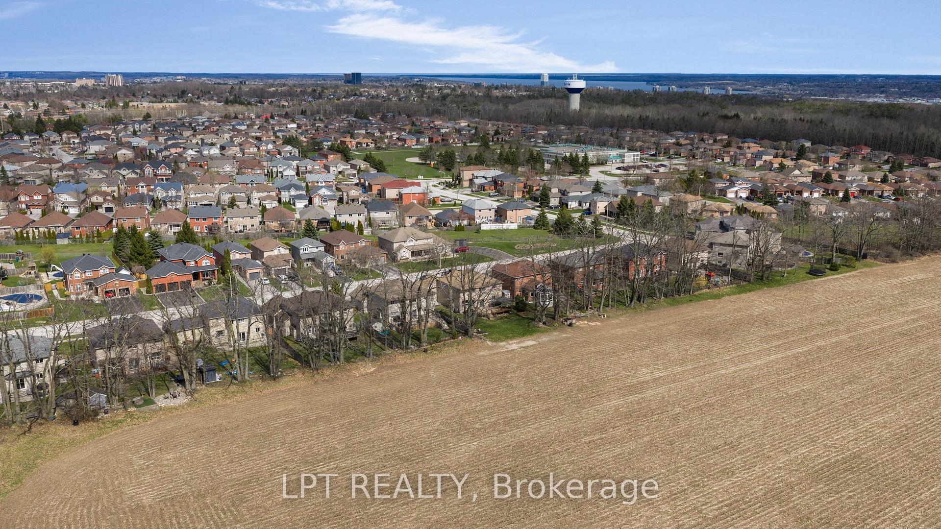 Photo 45 of 47 Northview Crescent, Barrie, Northwest — HOMEH