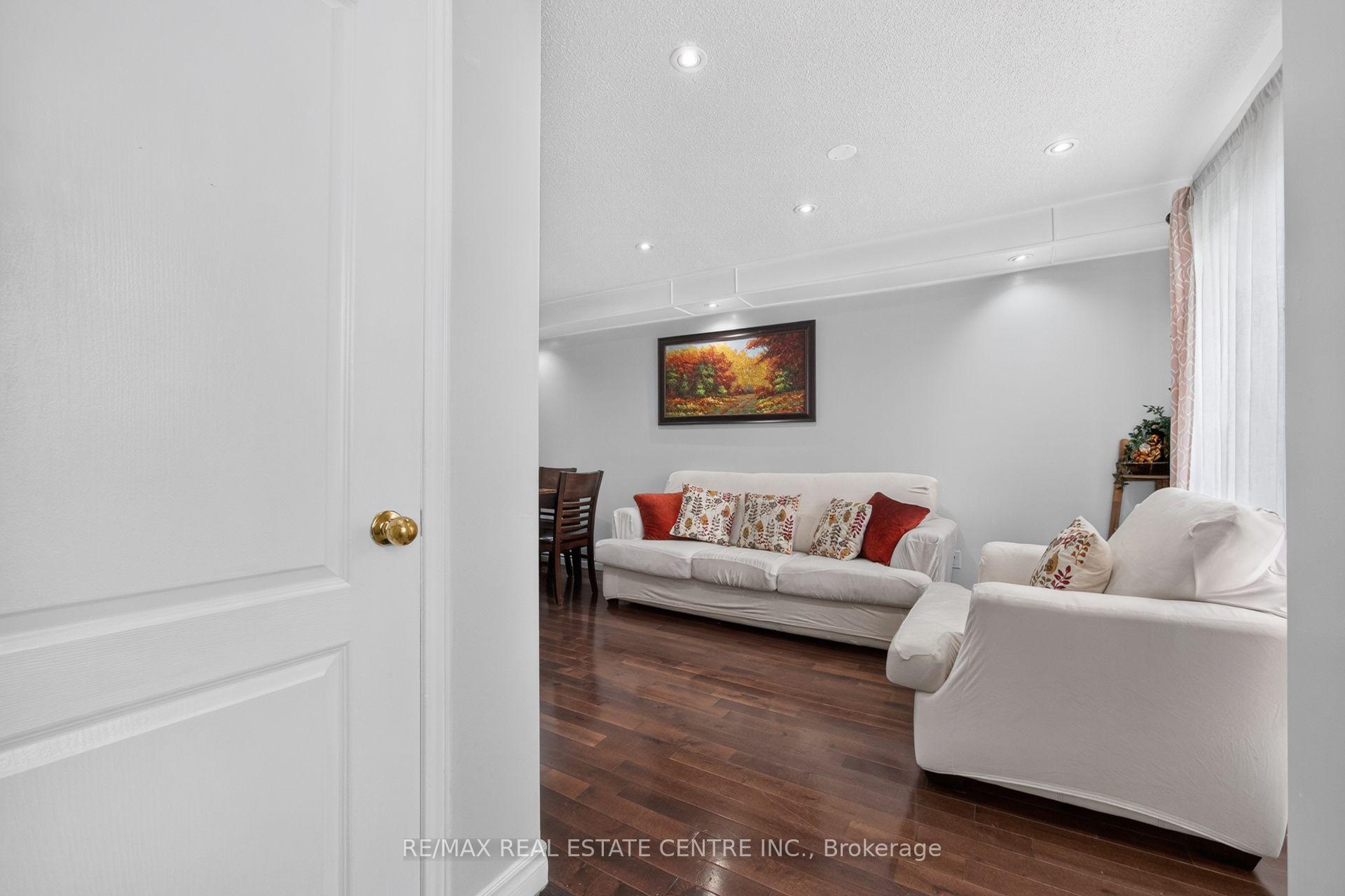 Photo 4 of 8 Flatlands Way, Brampton, Sandringham-Wellington — HOMEH