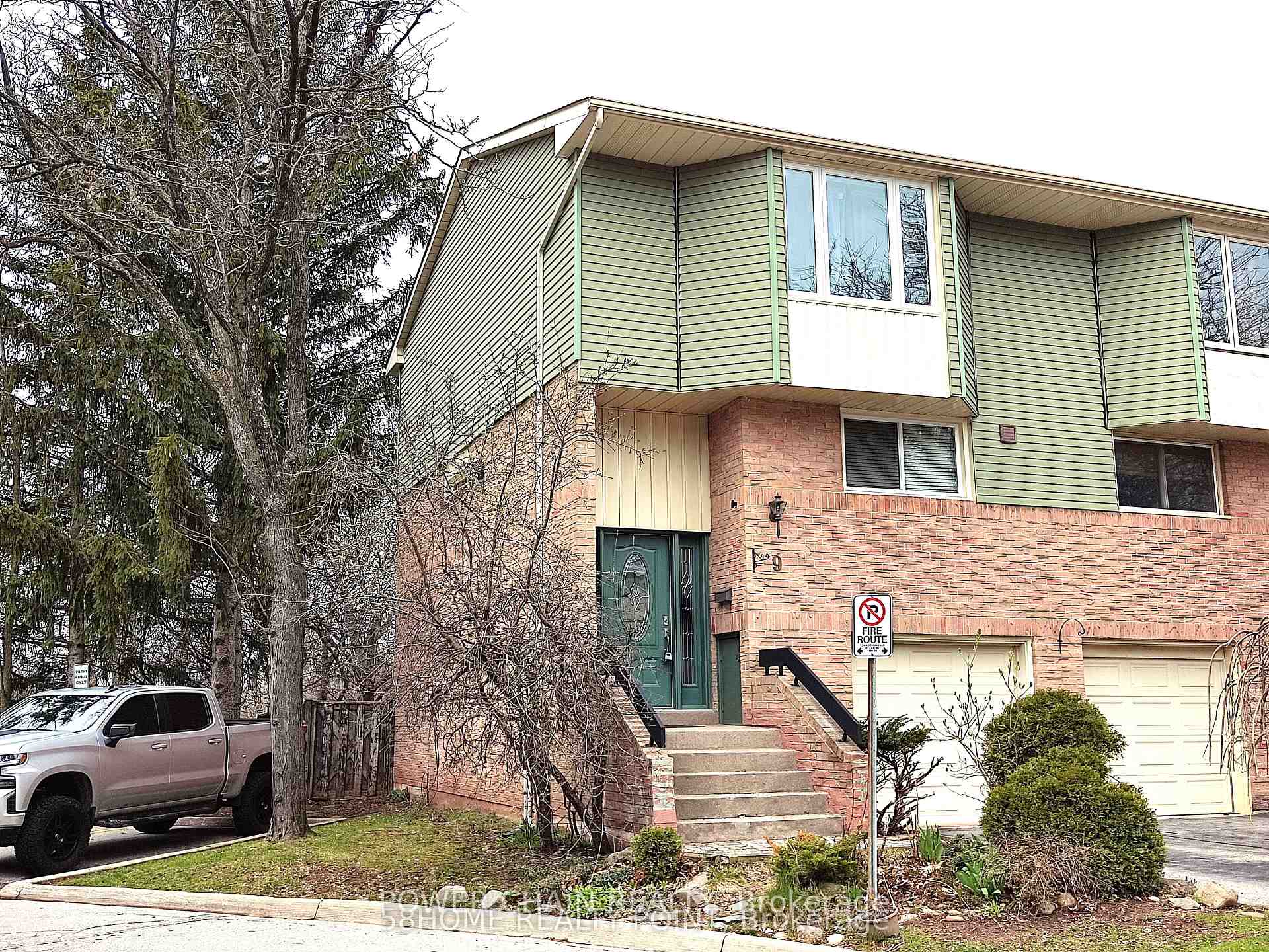 Front of Unit 9, 1135 Mccraney Street E
