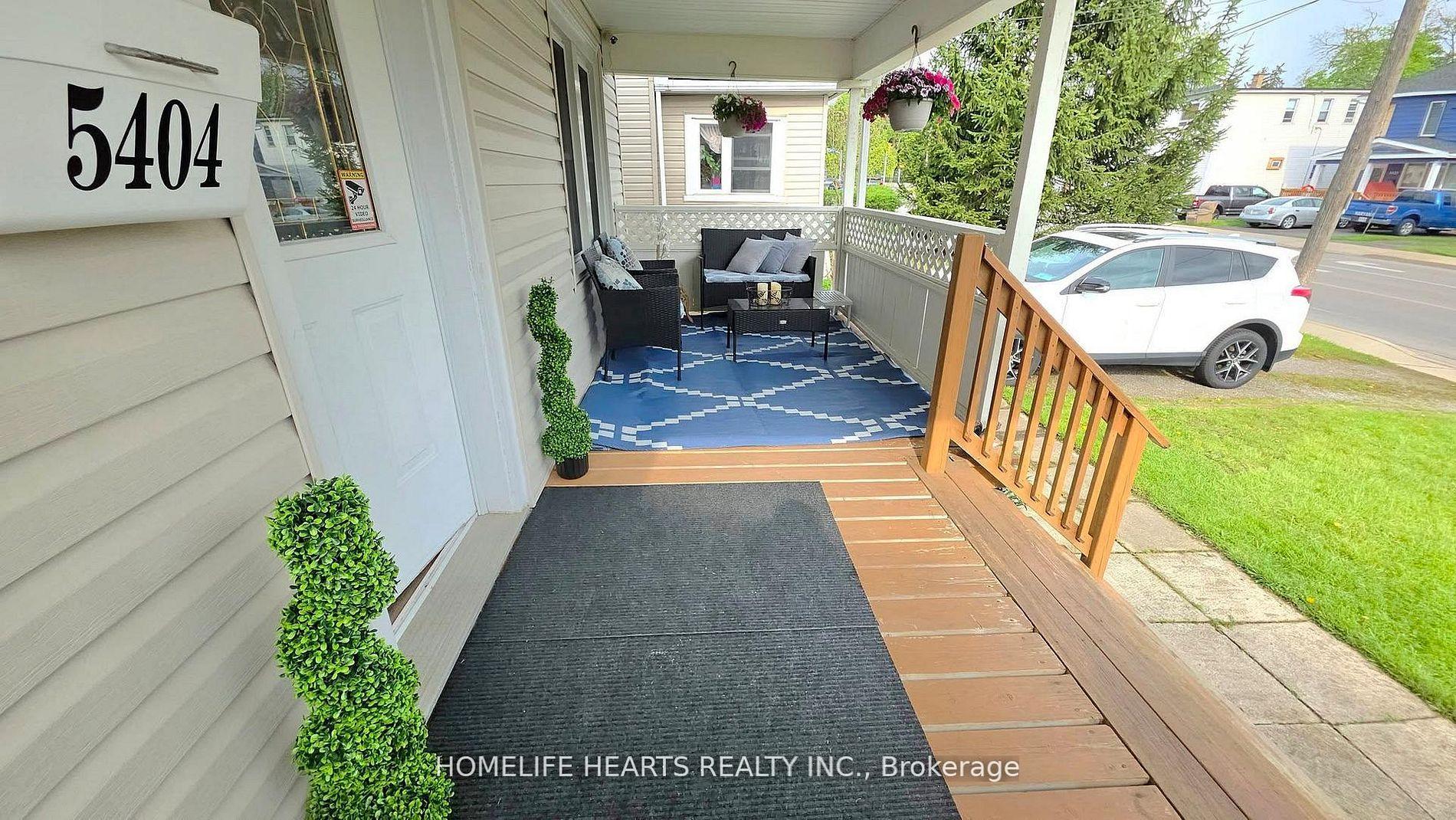 Photo 3 of 5404 Bridge Street, Niagara Falls, Cherrywood — HOMEH