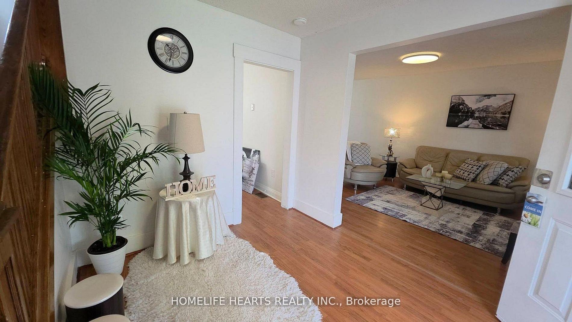 Photo 5 of 5404 Bridge Street, Niagara Falls, Cherrywood — HOMEH