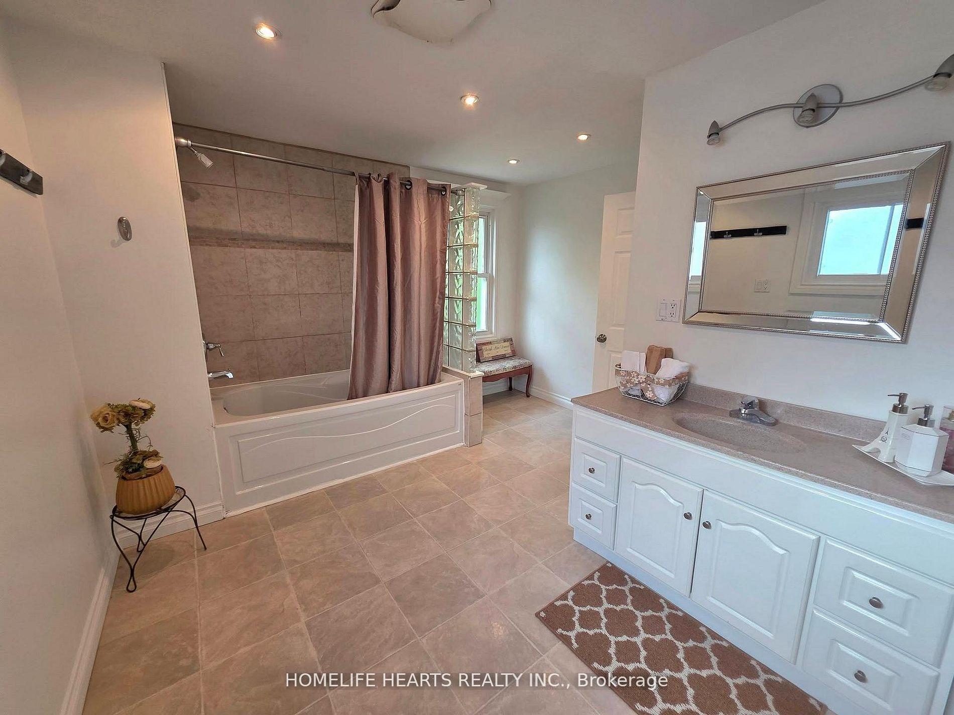 Photo 13 of 5404 Bridge Street, Niagara Falls, Cherrywood — HOMEH