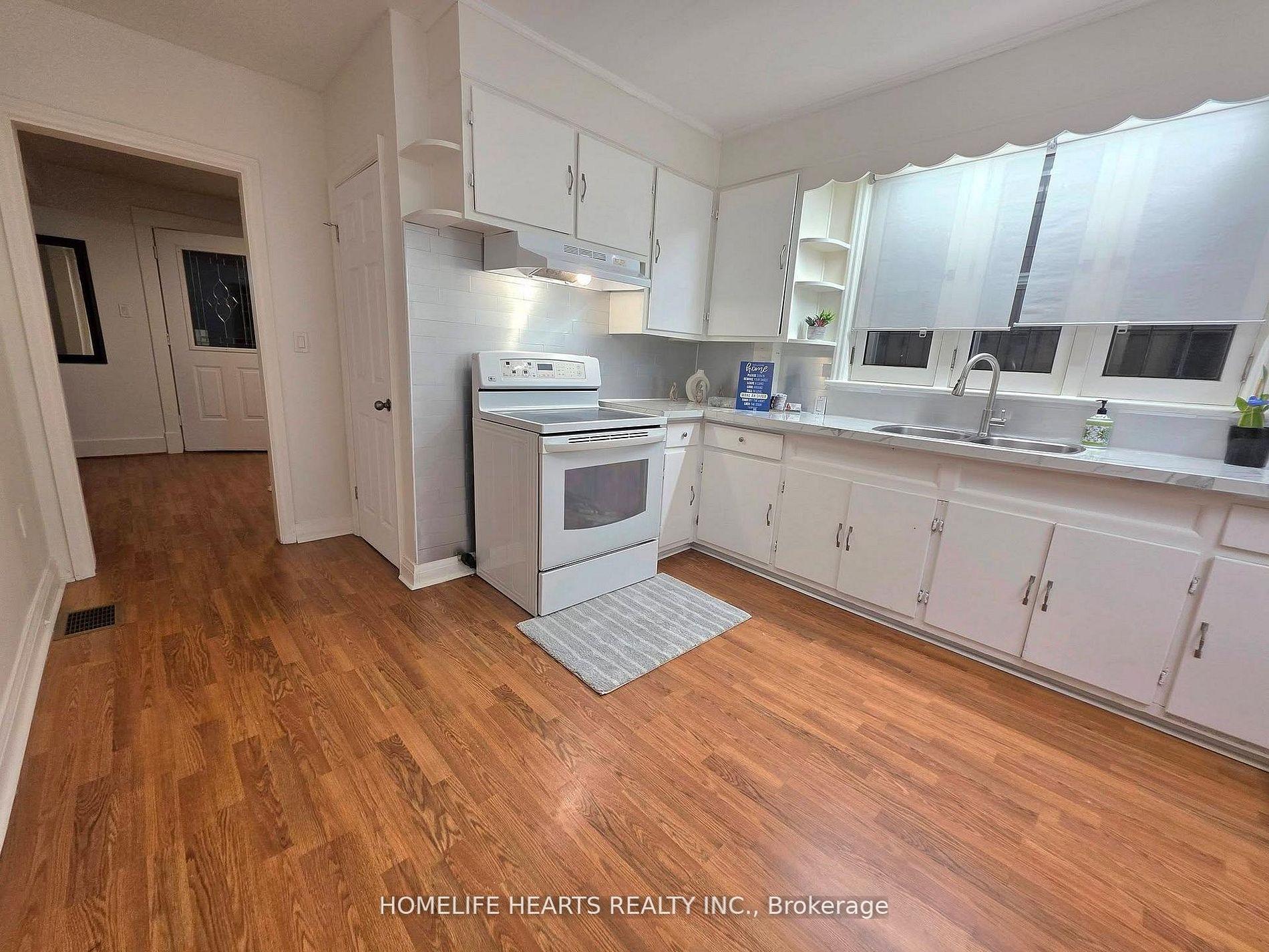 Photo 18 of 5404 Bridge Street, Niagara Falls, Cherrywood — HOMEH