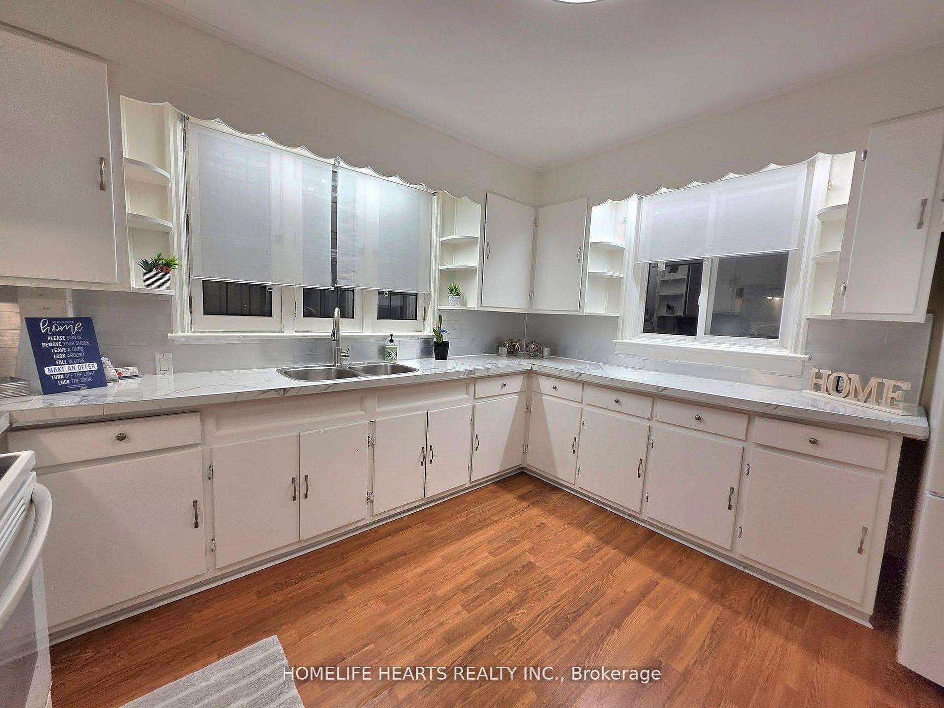 Photo 19 of 5404 Bridge Street, Niagara Falls, Cherrywood — HOMEH