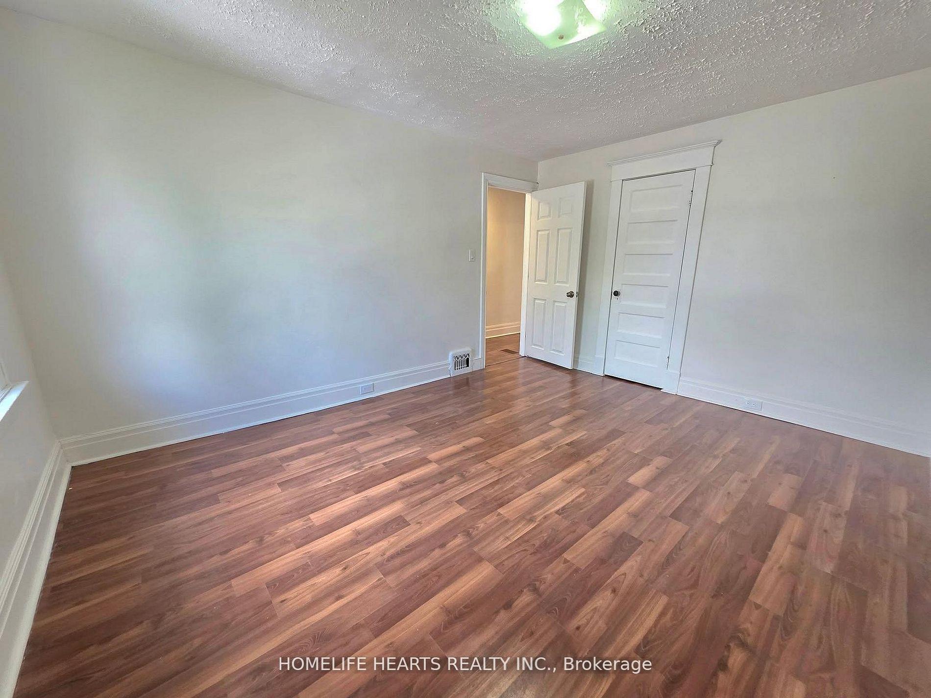 Photo 23 of 5404 Bridge Street, Niagara Falls, Cherrywood — HOMEH