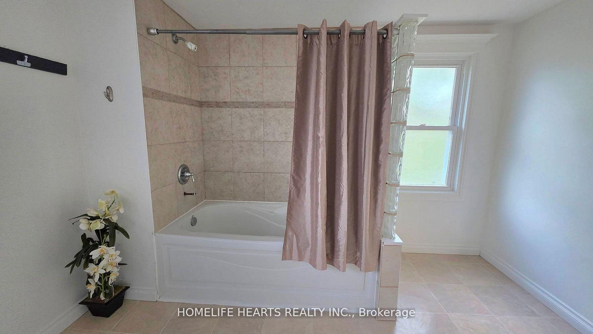 Photo 24 of 5404 Bridge Street, Niagara Falls, Cherrywood — HOMEH