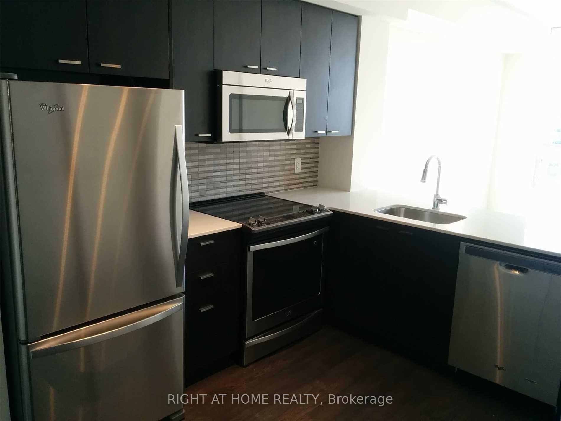 Photo 3 of Unit 1011, 30 Roehampton Avenue, Toronto, Mount Pleasant West — HOMEH