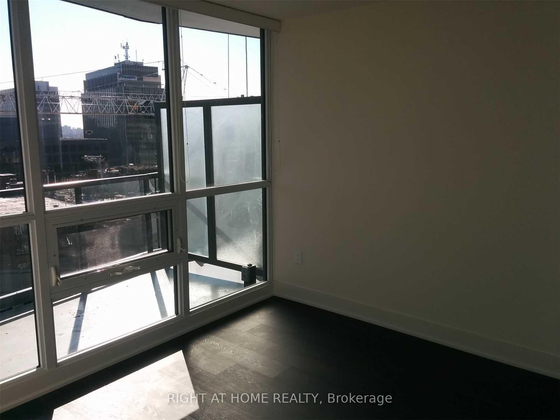 Photo 6 of Unit 1011, 30 Roehampton Avenue, Toronto, Mount Pleasant West — HOMEH