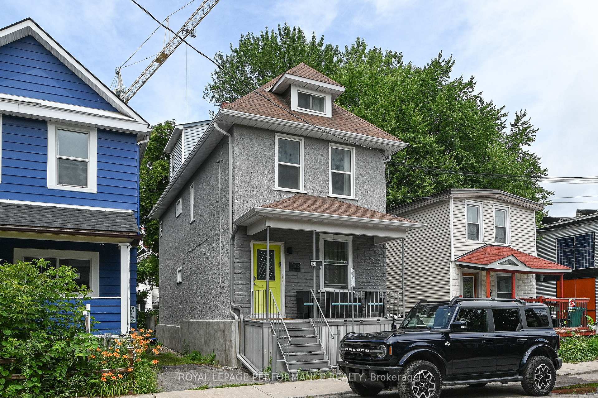 Front of Unit 2, 123 Pamilla Street W