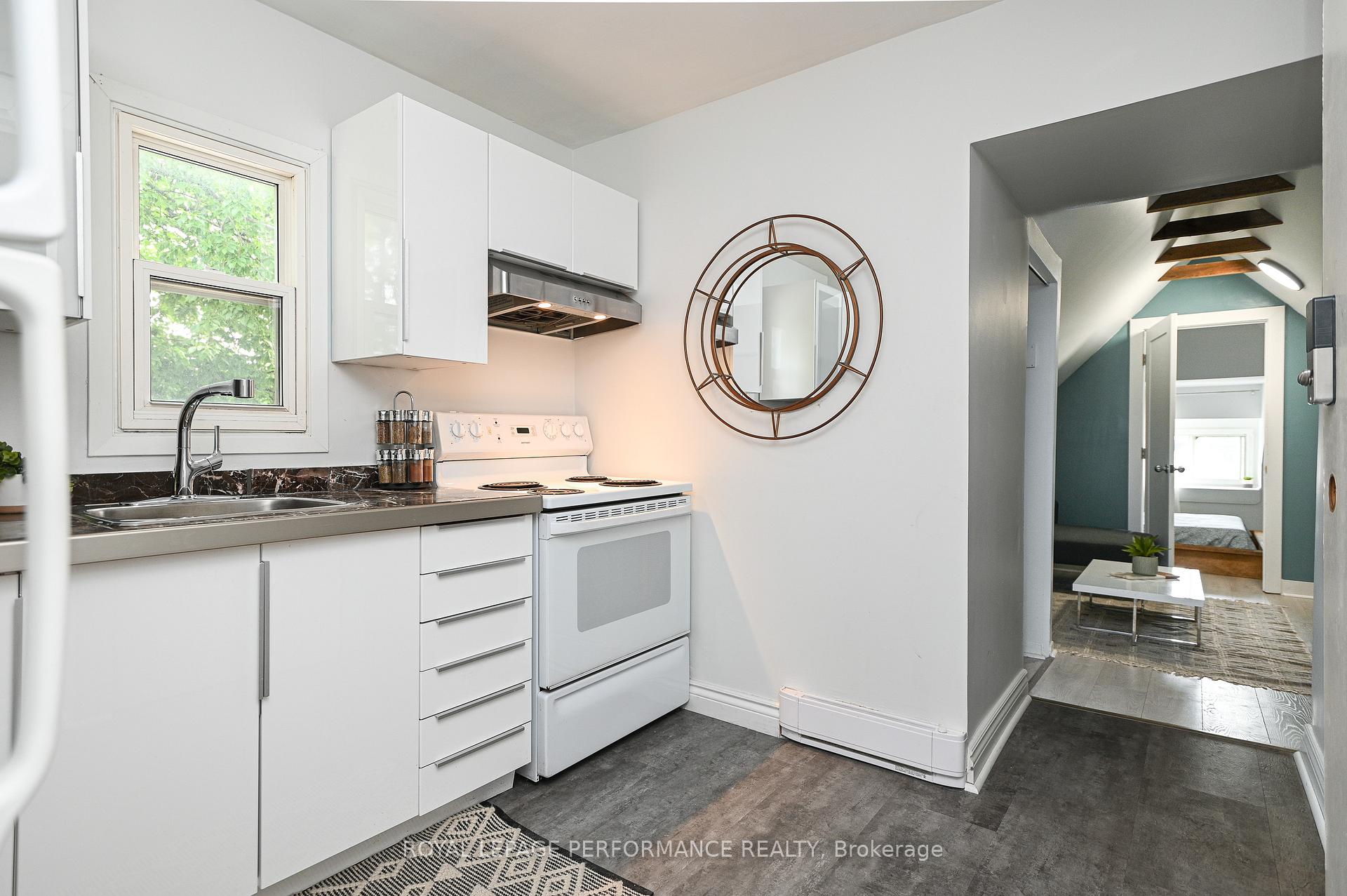 Photo 5 of Unit 3, 123 Pamilla Street, Ottawa, West Centre Town — HOMEH
