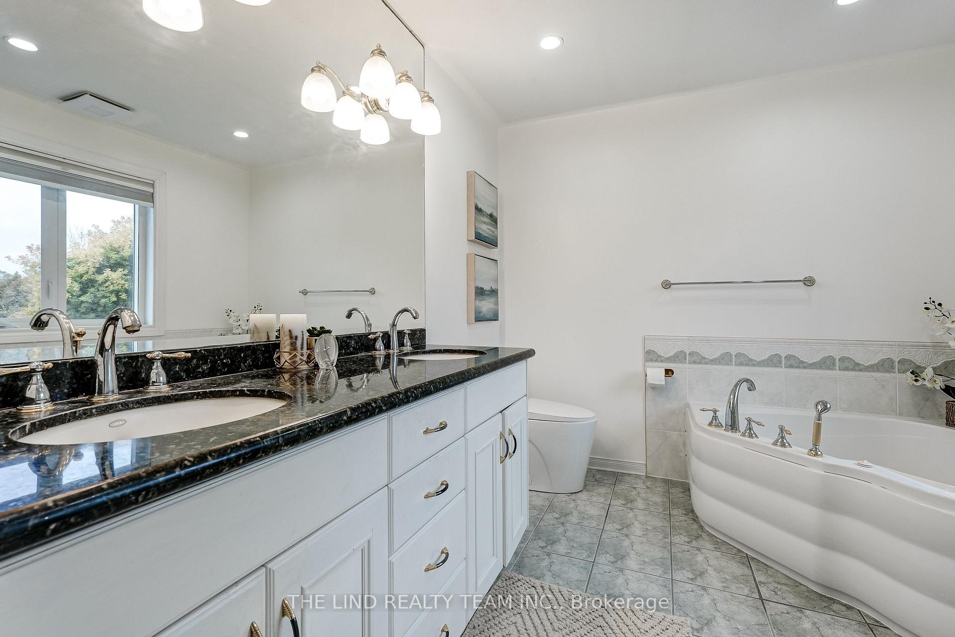 Photo 16 of 97 Thompson Drive, East Gwillimbury, Holland Landing — HOMEH
