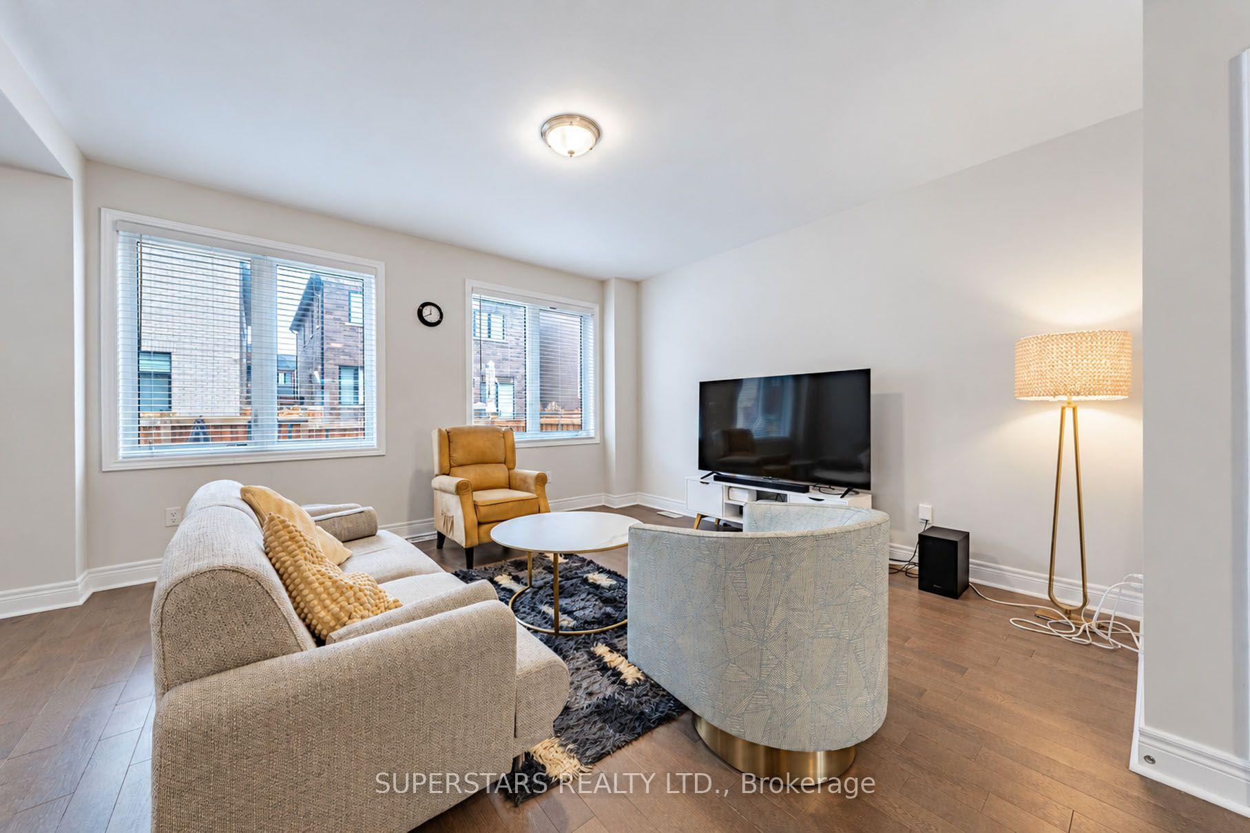 Photo 5 of 16 Lepp Drive, Markham, Middlefield — HOMEH
