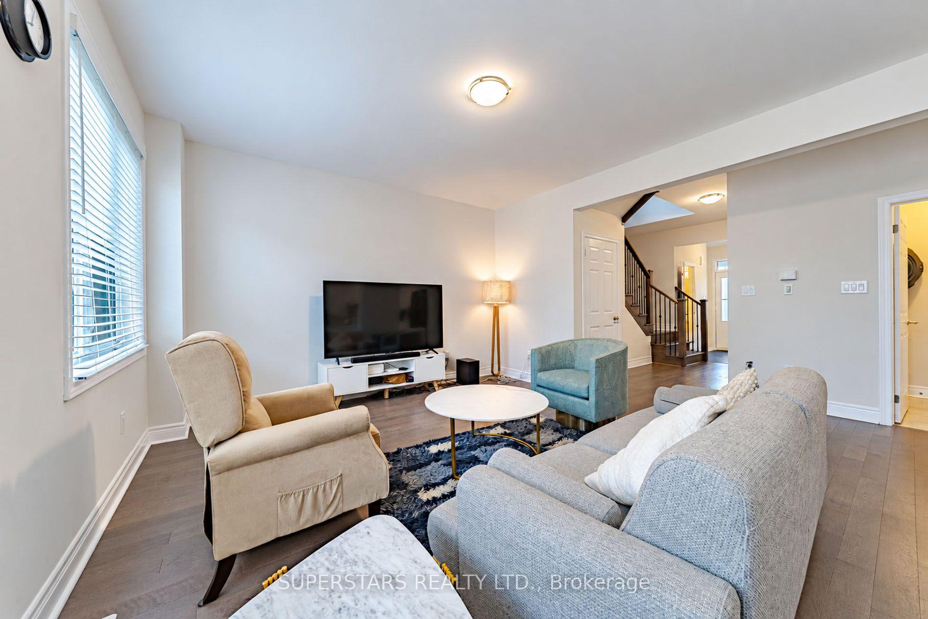 Photo 7 of 16 Lepp Drive, Markham, Middlefield — HOMEH