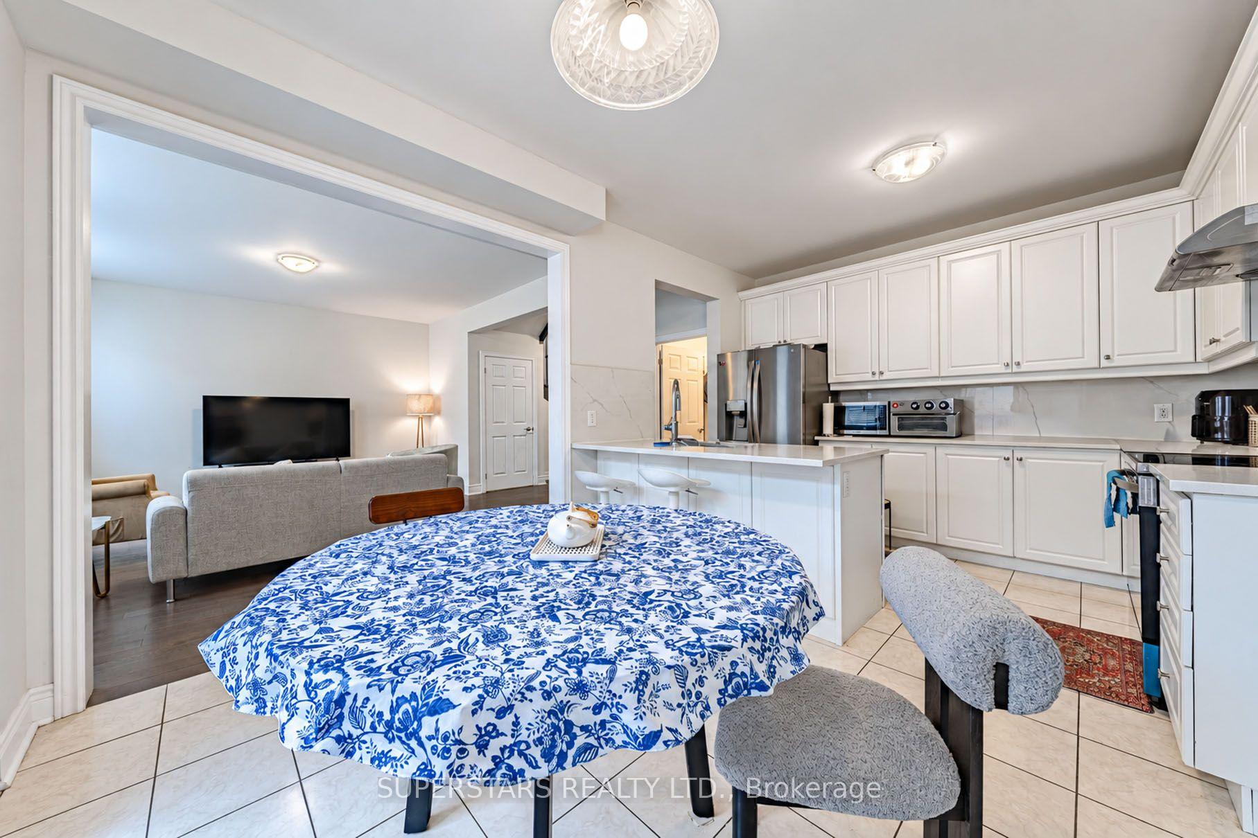 Photo 13 of 16 Lepp Drive, Markham, Middlefield — HOMEH