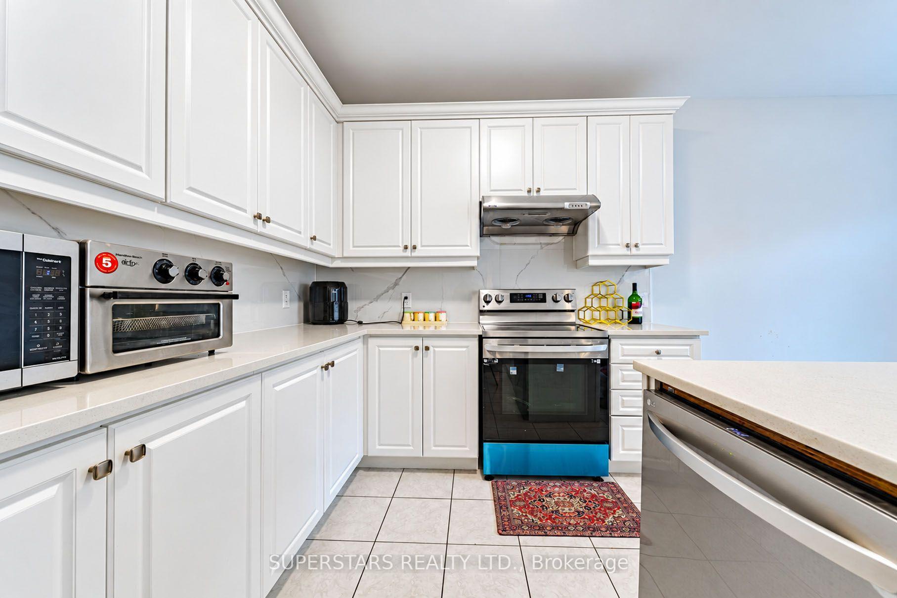 Photo 15 of 16 Lepp Drive, Markham, Middlefield — HOMEH