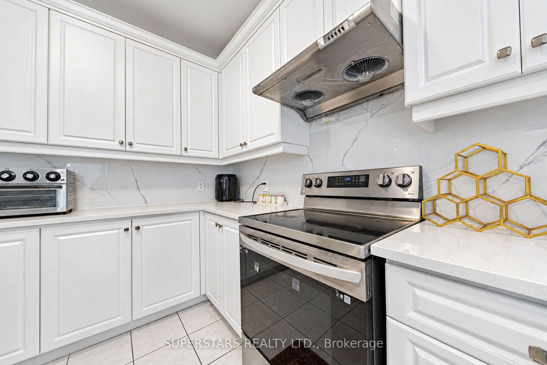 Photo 17 of 16 Lepp Drive, Markham, Middlefield — HOMEH