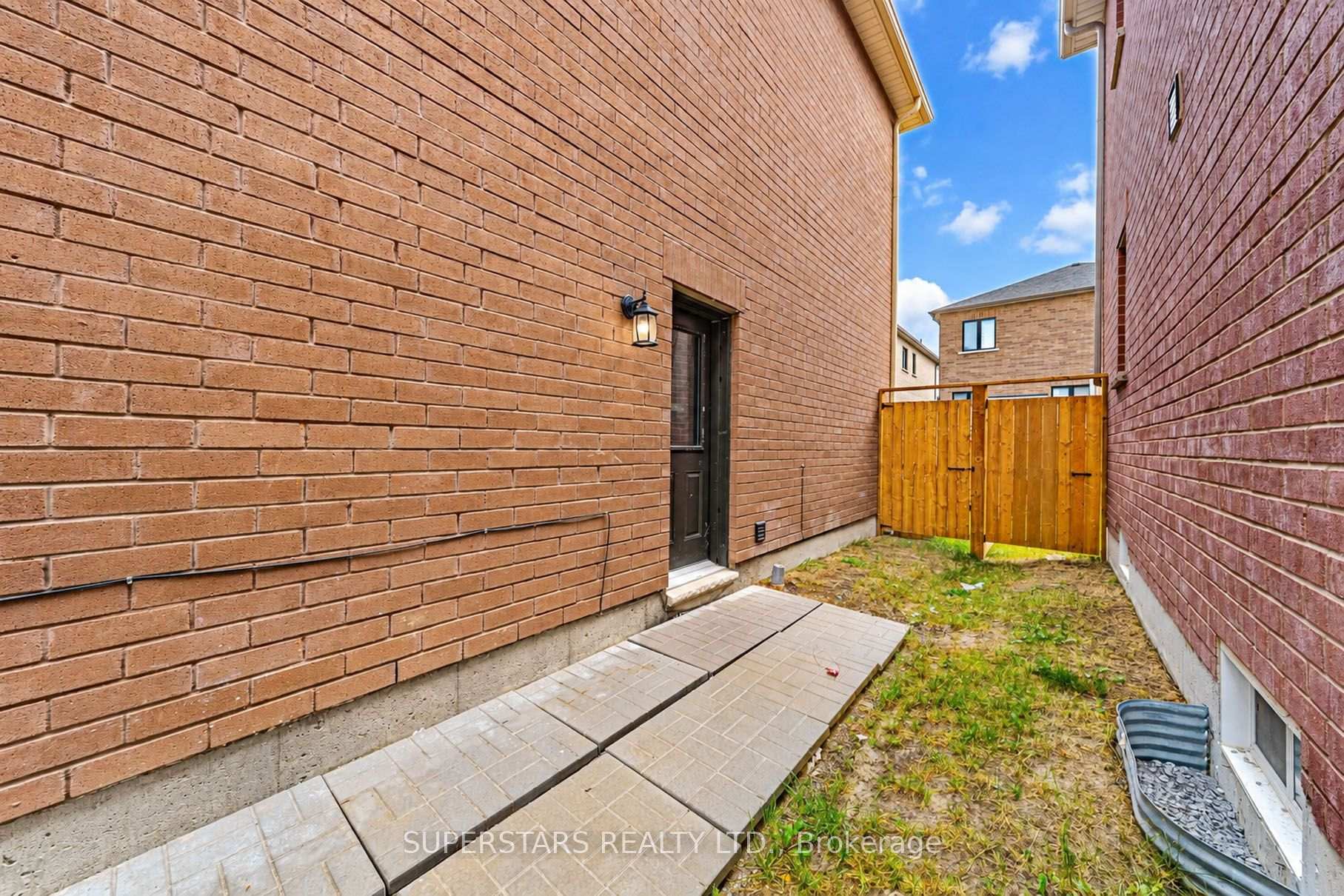 Photo 63 of 16 Lepp Drive, Markham, Middlefield — HOMEH
