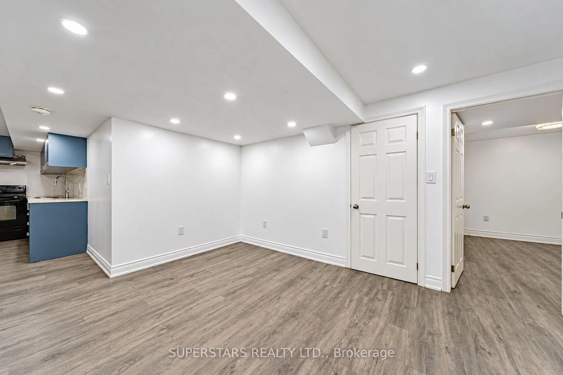 Photo 10 of 16 Lepp Drive, Markham, Middlefield — HOMEH