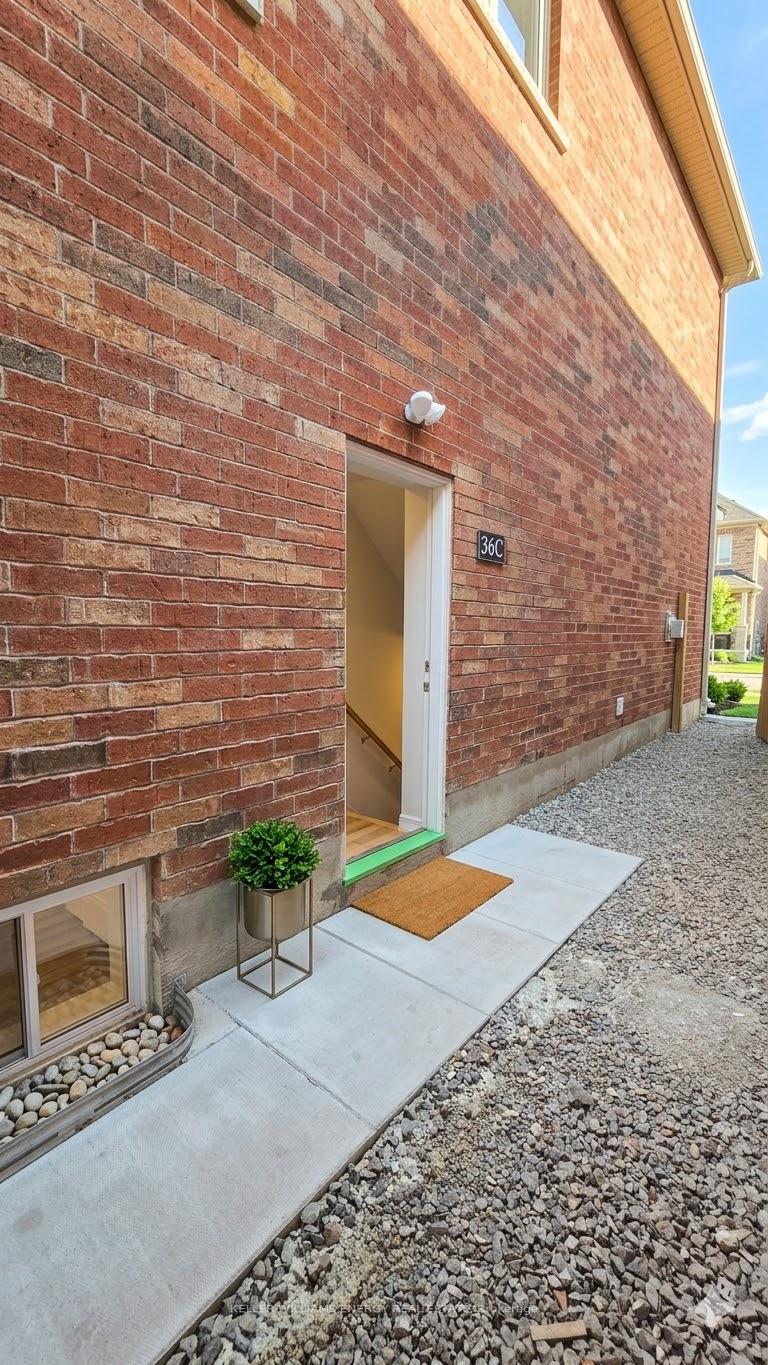 Photo 15 of 36 Crombie Street, Clarington, Bowmanville — HOMEH