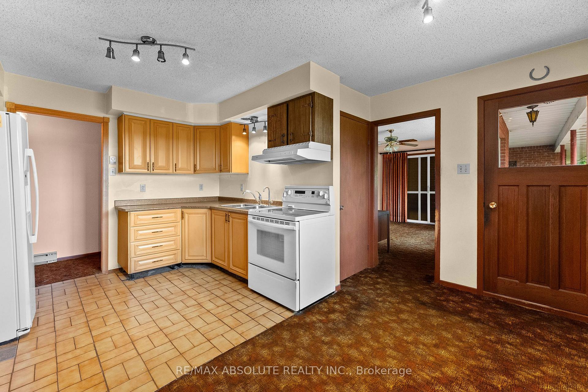 Photo 11 of 327 Nieman Drive, McNab/Braeside, Mcnab/Braeside Twps — HOMEH