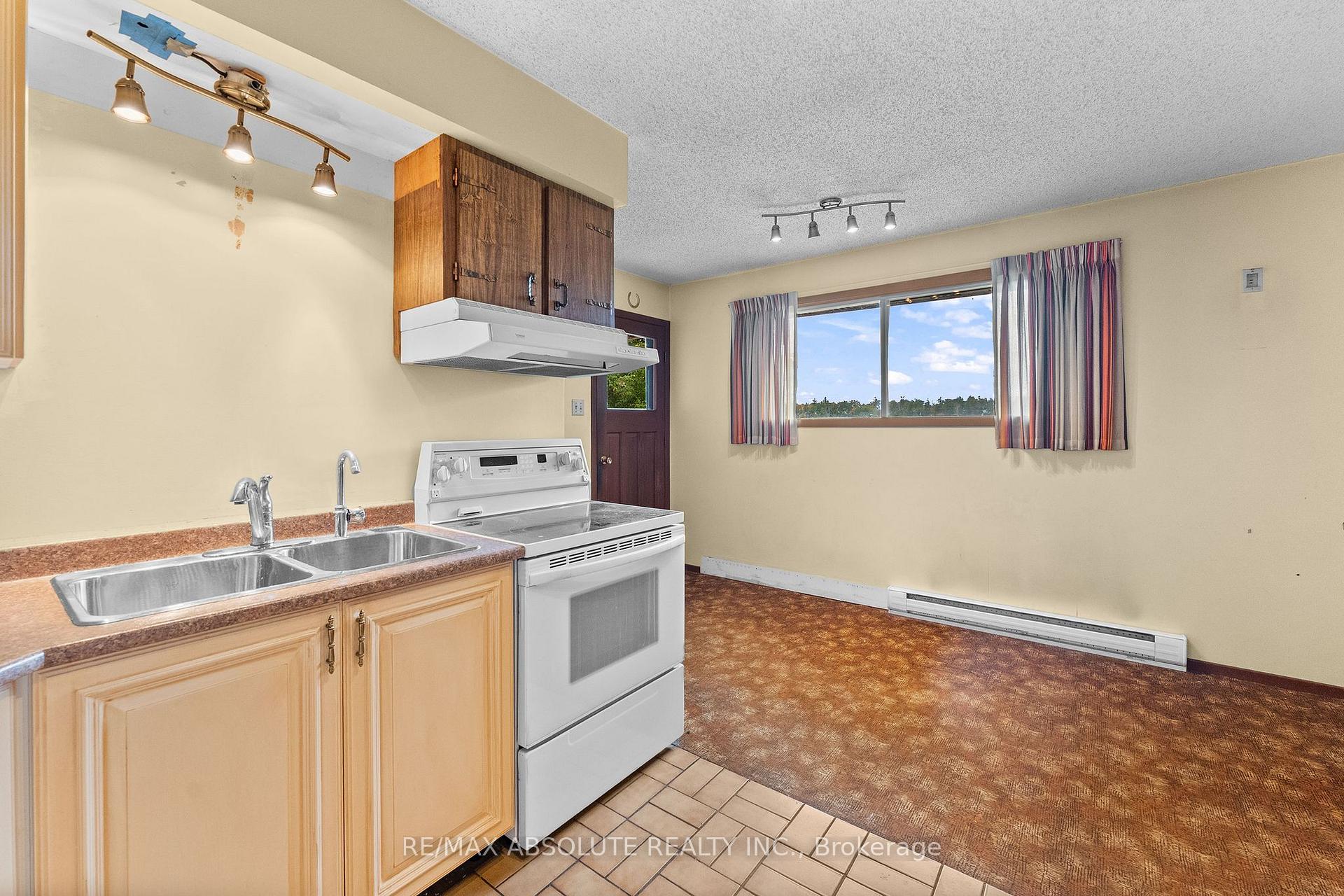 Photo 12 of 327 Nieman Drive, McNab/Braeside, Mcnab/Braeside Twps — HOMEH