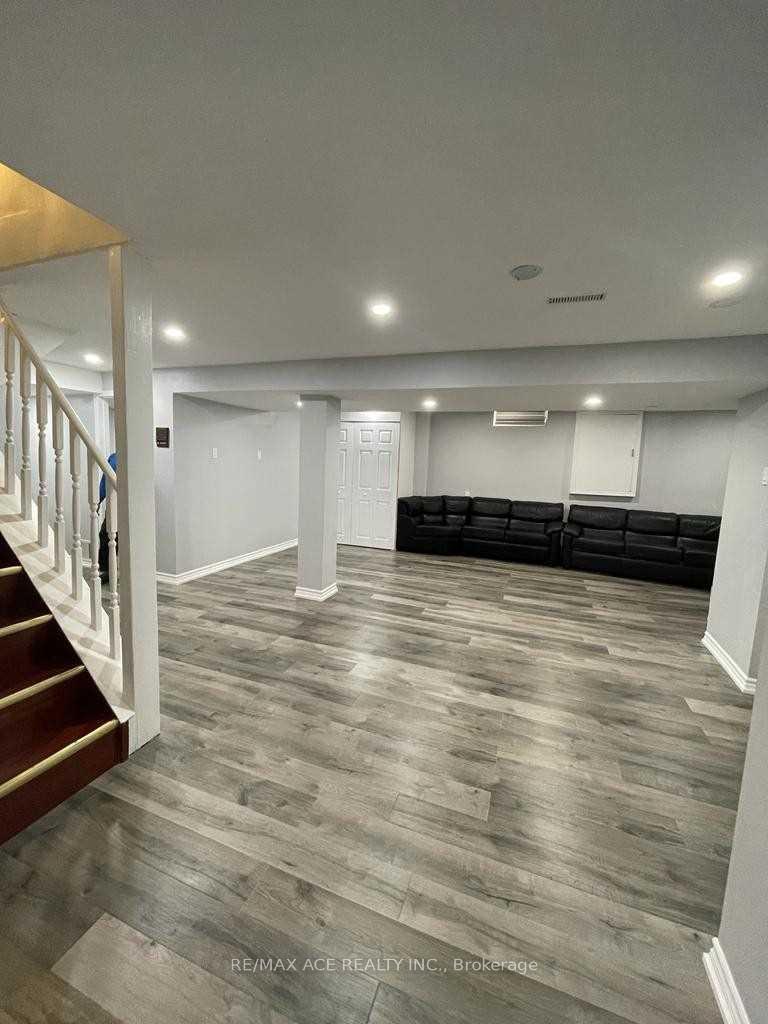 Photo 2 of Unit BSMT, 304 Russet Way, Vaughan, East Woodbridge — HOMEH