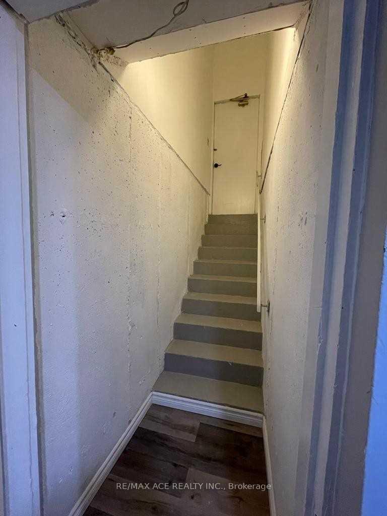 Photo 4 of Unit BSMT, 304 Russet Way, Vaughan, East Woodbridge — HOMEH