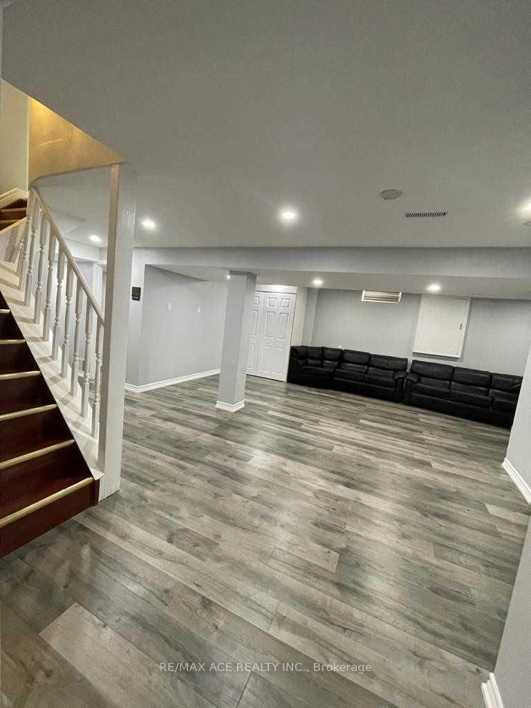 Photo 5 of Unit BSMT, 304 Russet Way, Vaughan, East Woodbridge — HOMEH