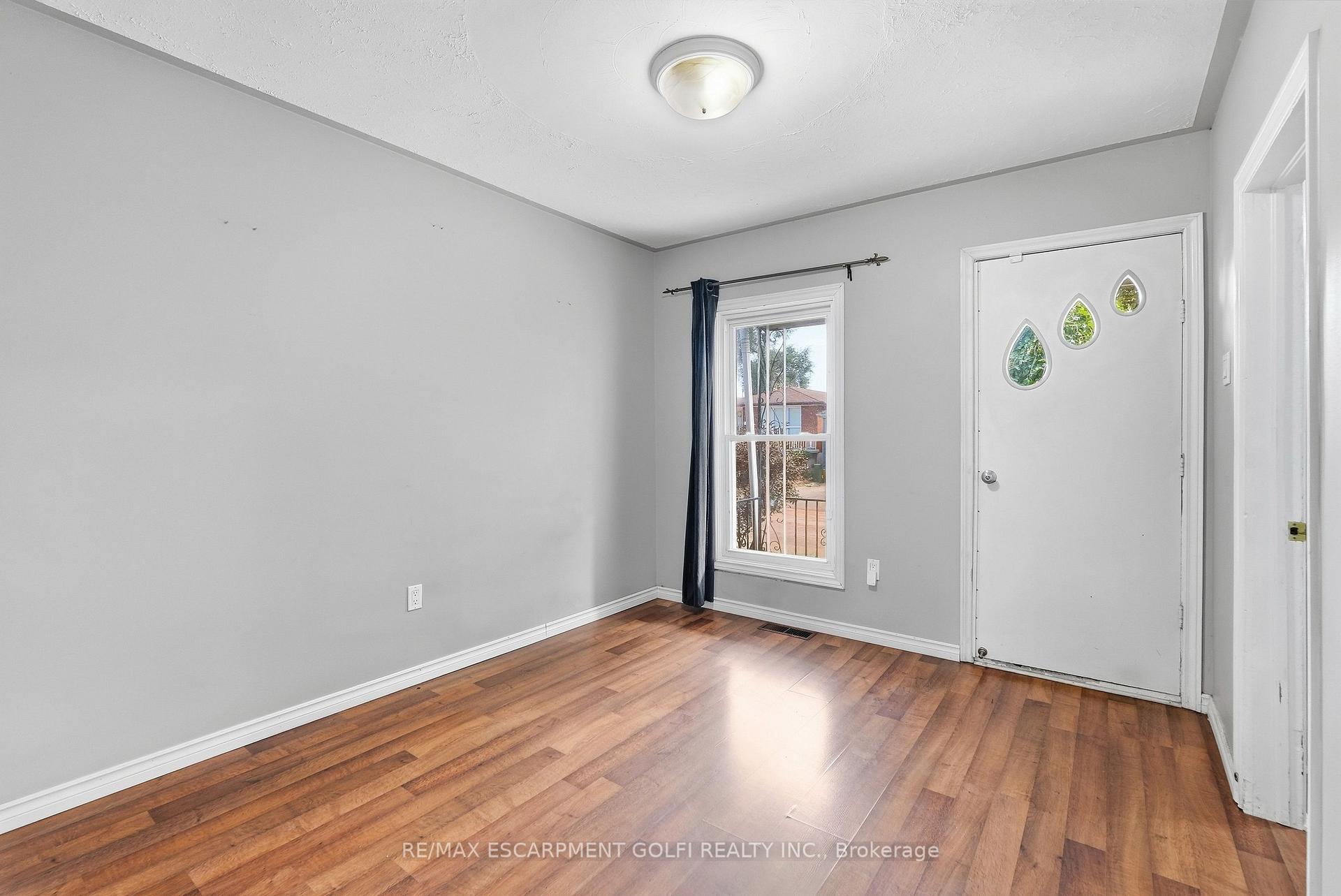 Photo 9 of 77 Province Street N, Hamilton, Crown Point — HOMEH