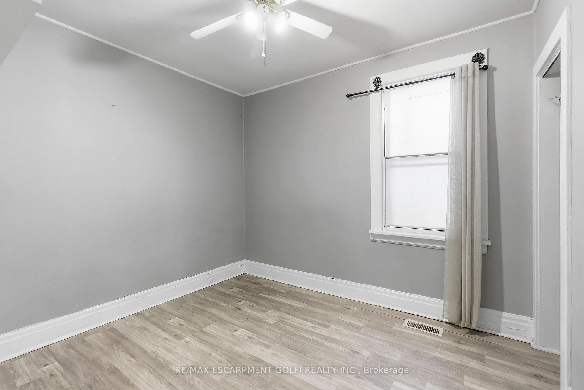 Photo 16 of 77 Province Street N, Hamilton, Crown Point — HOMEH