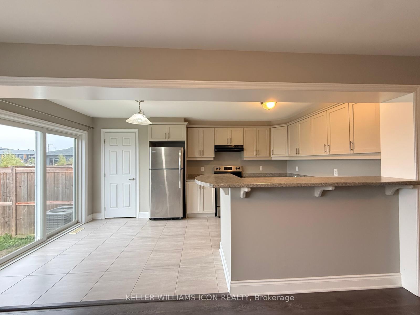 Photo 9 of 113 Cranesbill Road, Ottawa, Kanata - Emerald Meadows/Trailwest — HOMEH