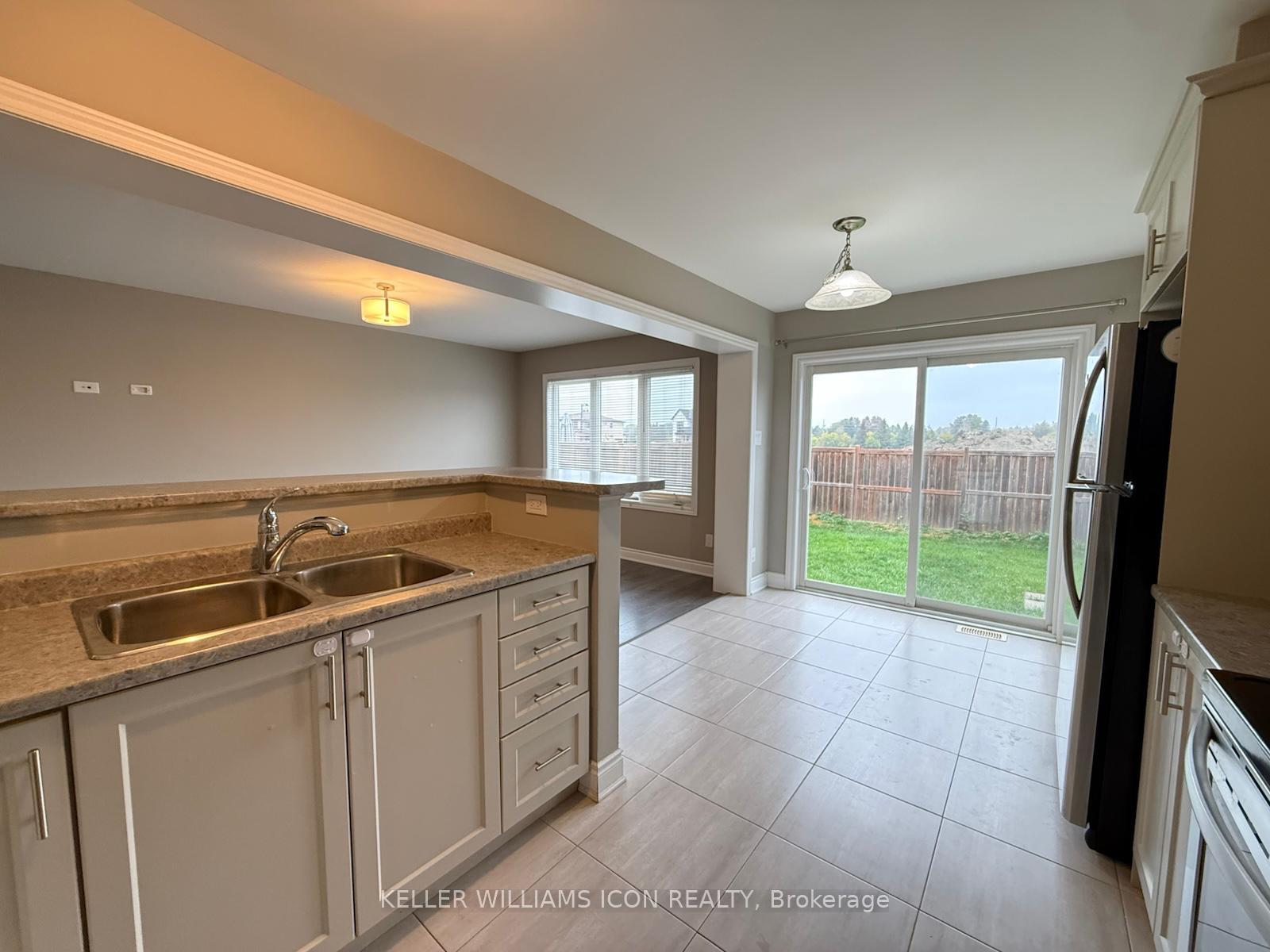 Photo 12 of 113 Cranesbill Road, Ottawa, Kanata - Emerald Meadows/Trailwest — HOMEH