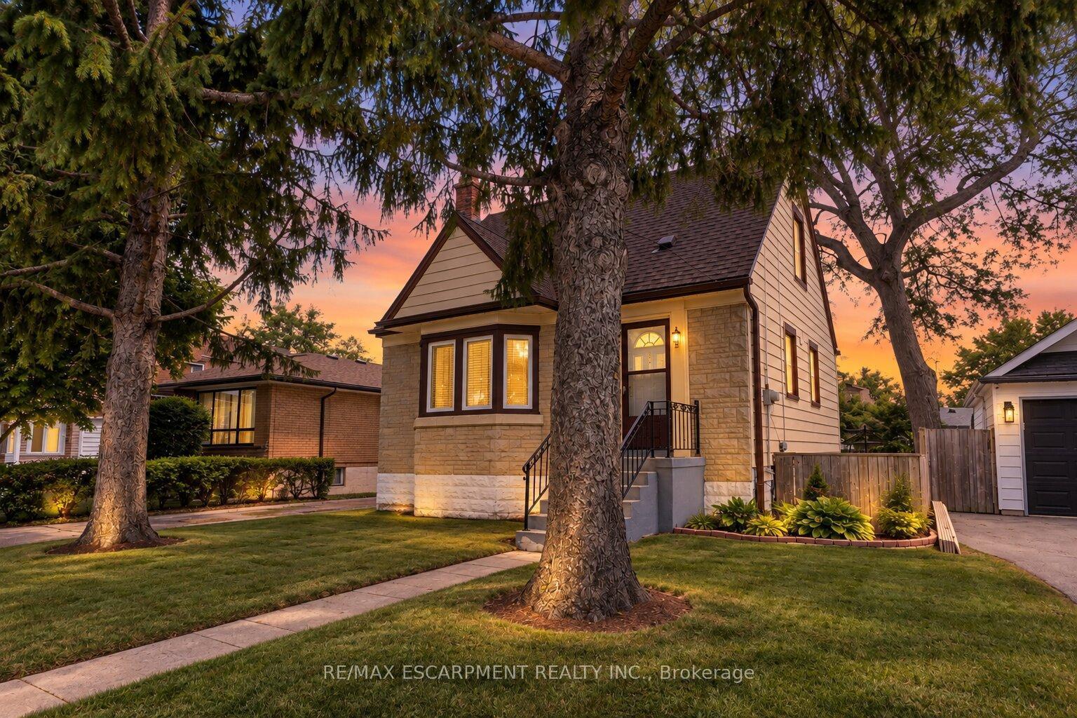 Photo of 269 Queensdale Avenue E