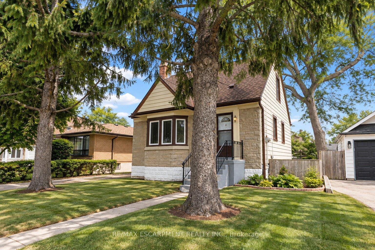 Photo 2 of 269 Queensdale Avenue E, Hamilton, Inch Park — HOMEH