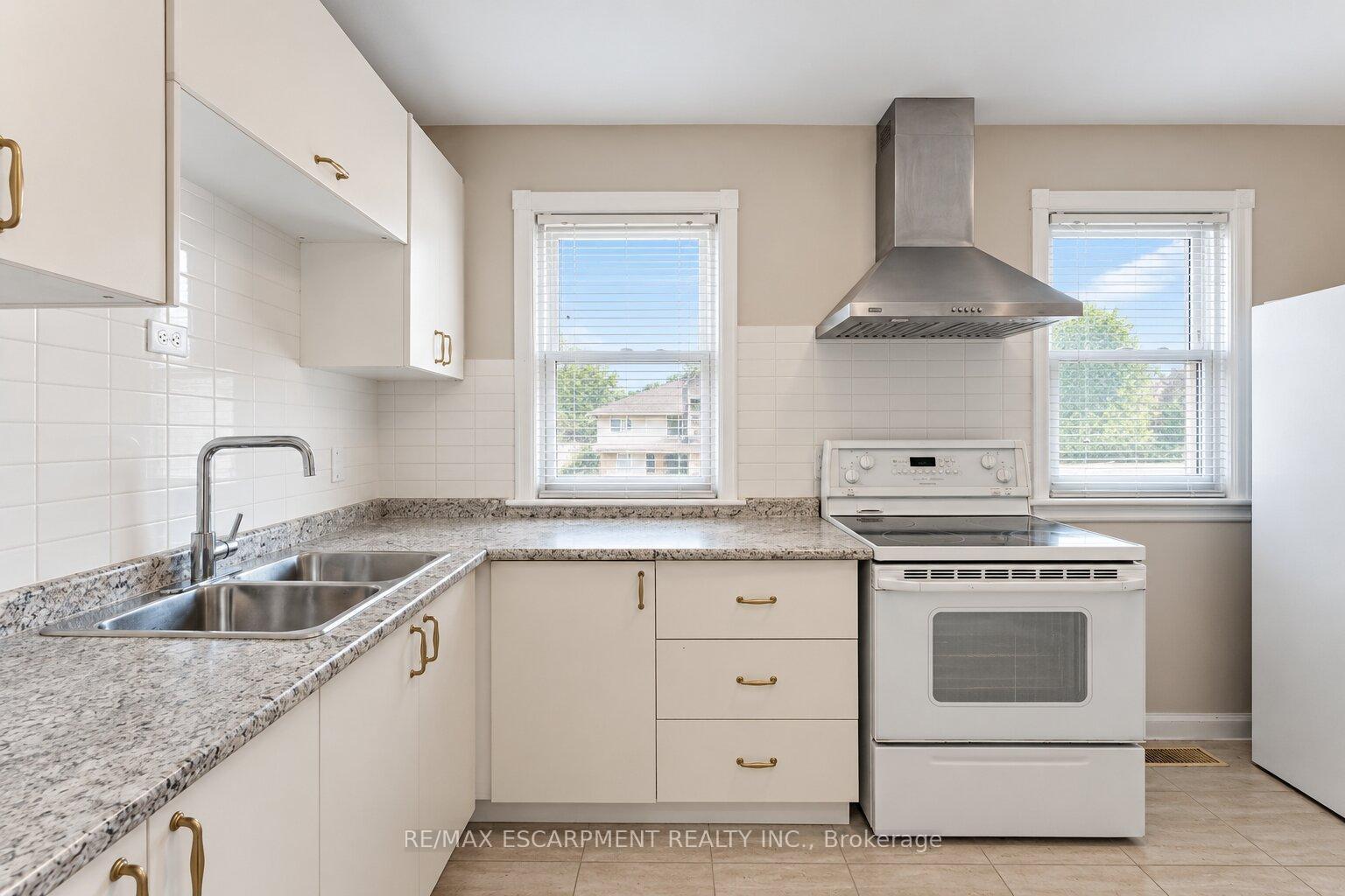 Photo 15 of 269 Queensdale Avenue E, Hamilton, Inch Park — HOMEH