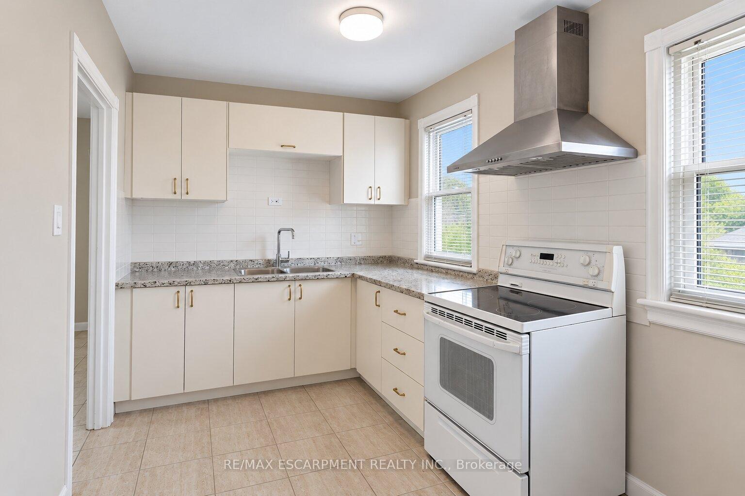 Photo 16 of 269 Queensdale Avenue E, Hamilton, Inch Park — HOMEH