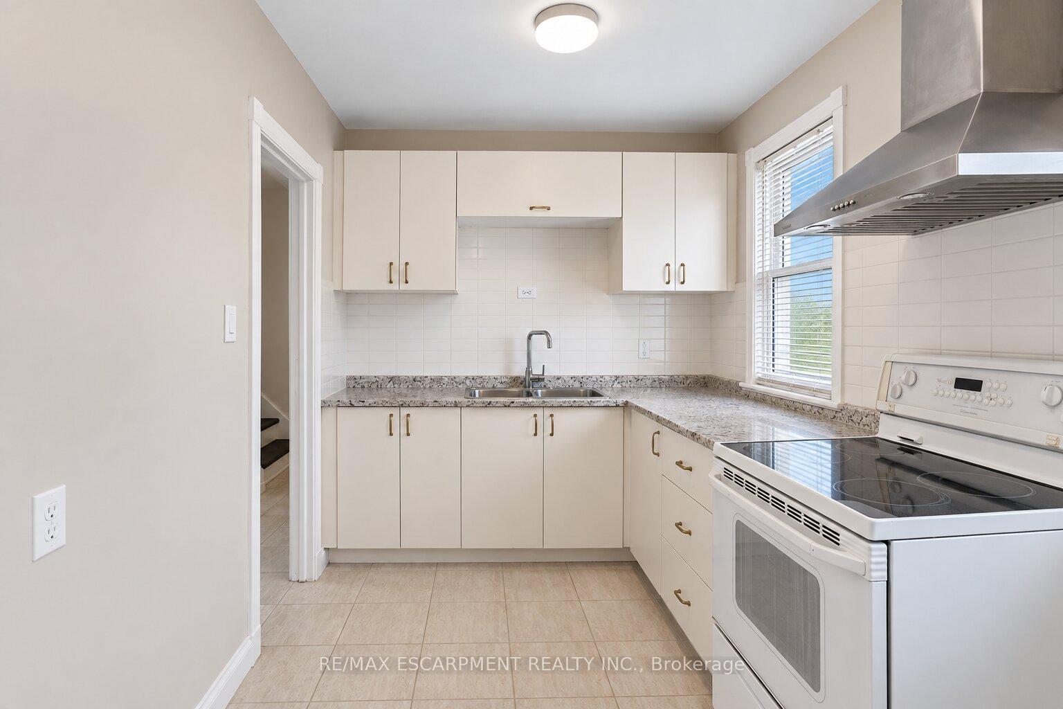 Photo 17 of 269 Queensdale Avenue E, Hamilton, Inch Park — HOMEH