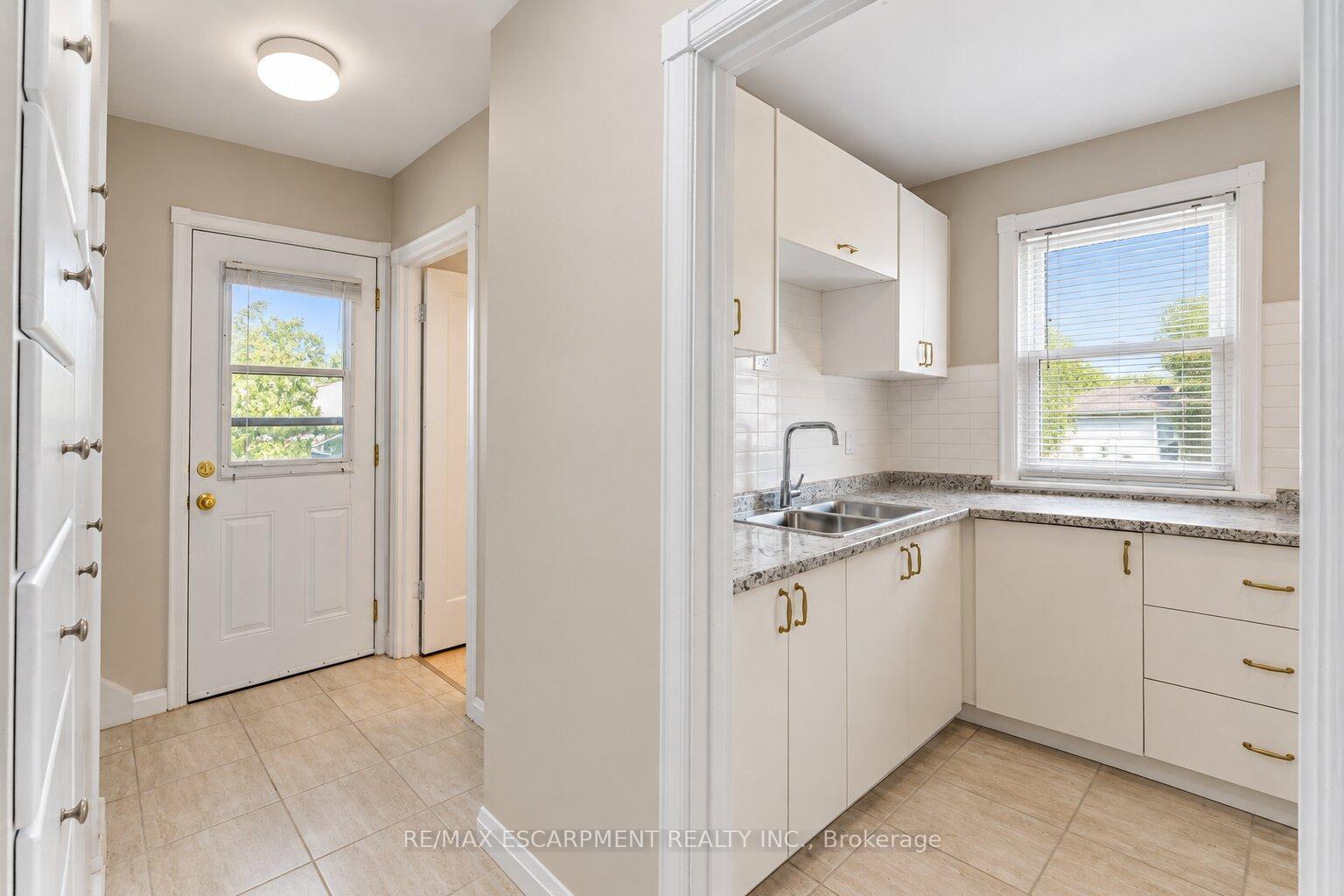 Photo 18 of 269 Queensdale Avenue E, Hamilton, Inch Park — HOMEH
