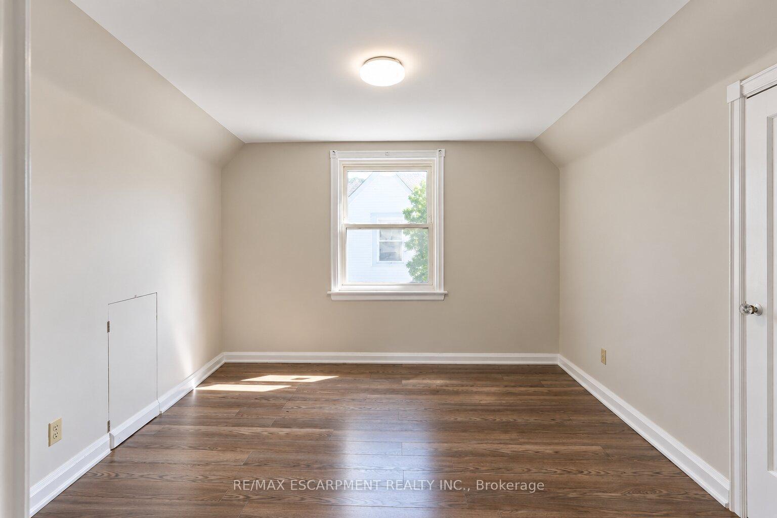 Photo 27 of 269 Queensdale Avenue E, Hamilton, Inch Park — HOMEH