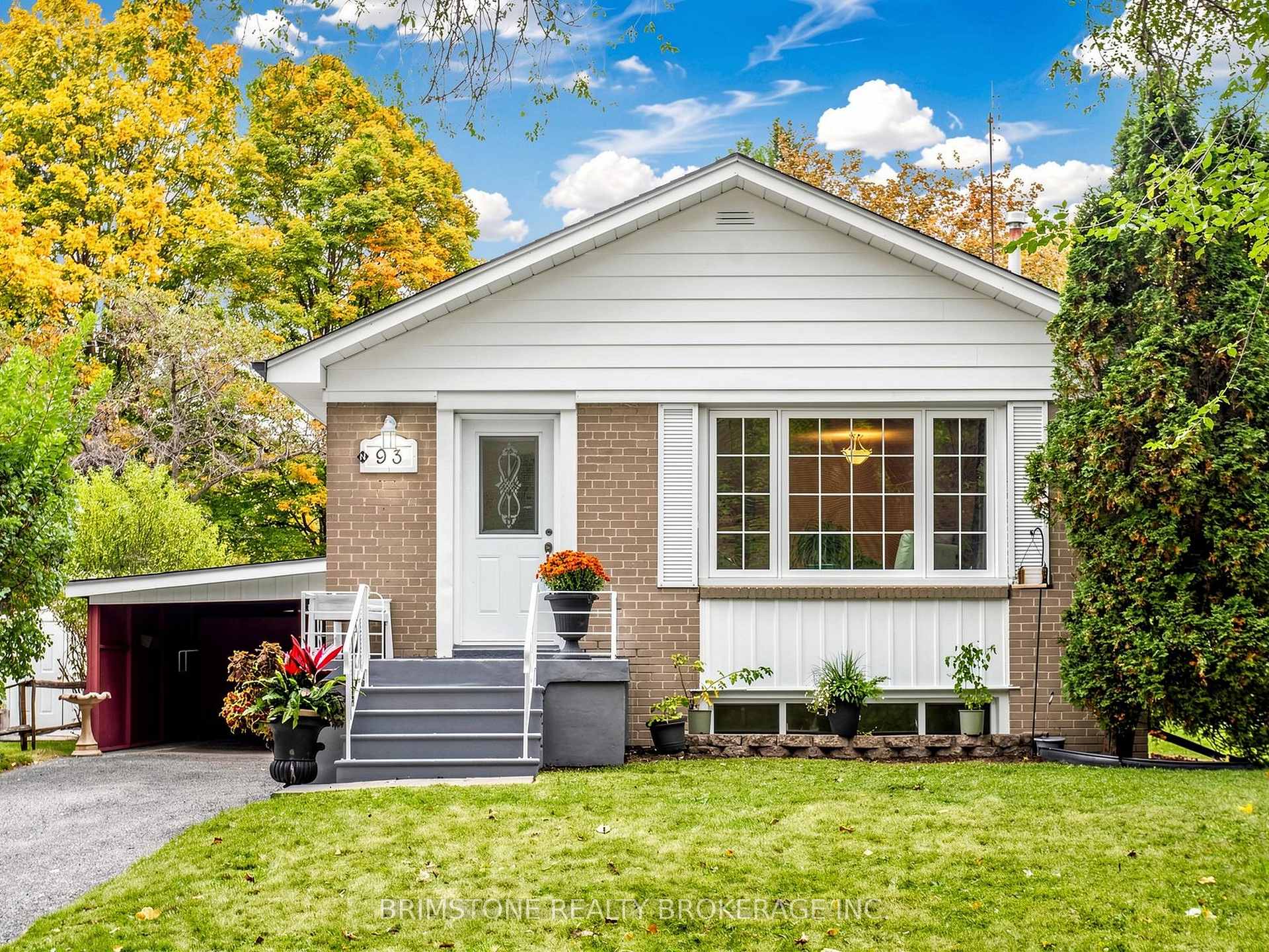 Front of 93 Bayview Parkway