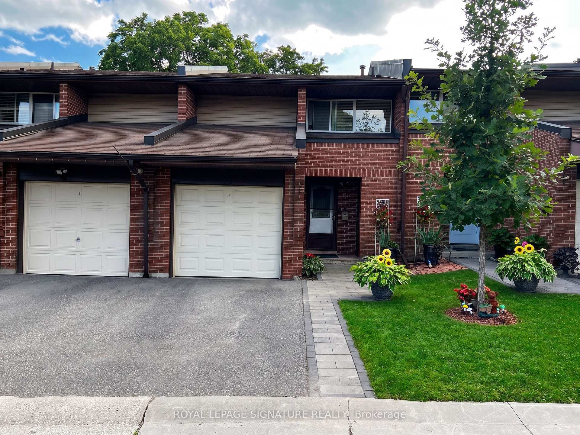 Photo 2 of Unit 33, 2301 Derry Road W, Mississauga, Meadowvale — HOMEH